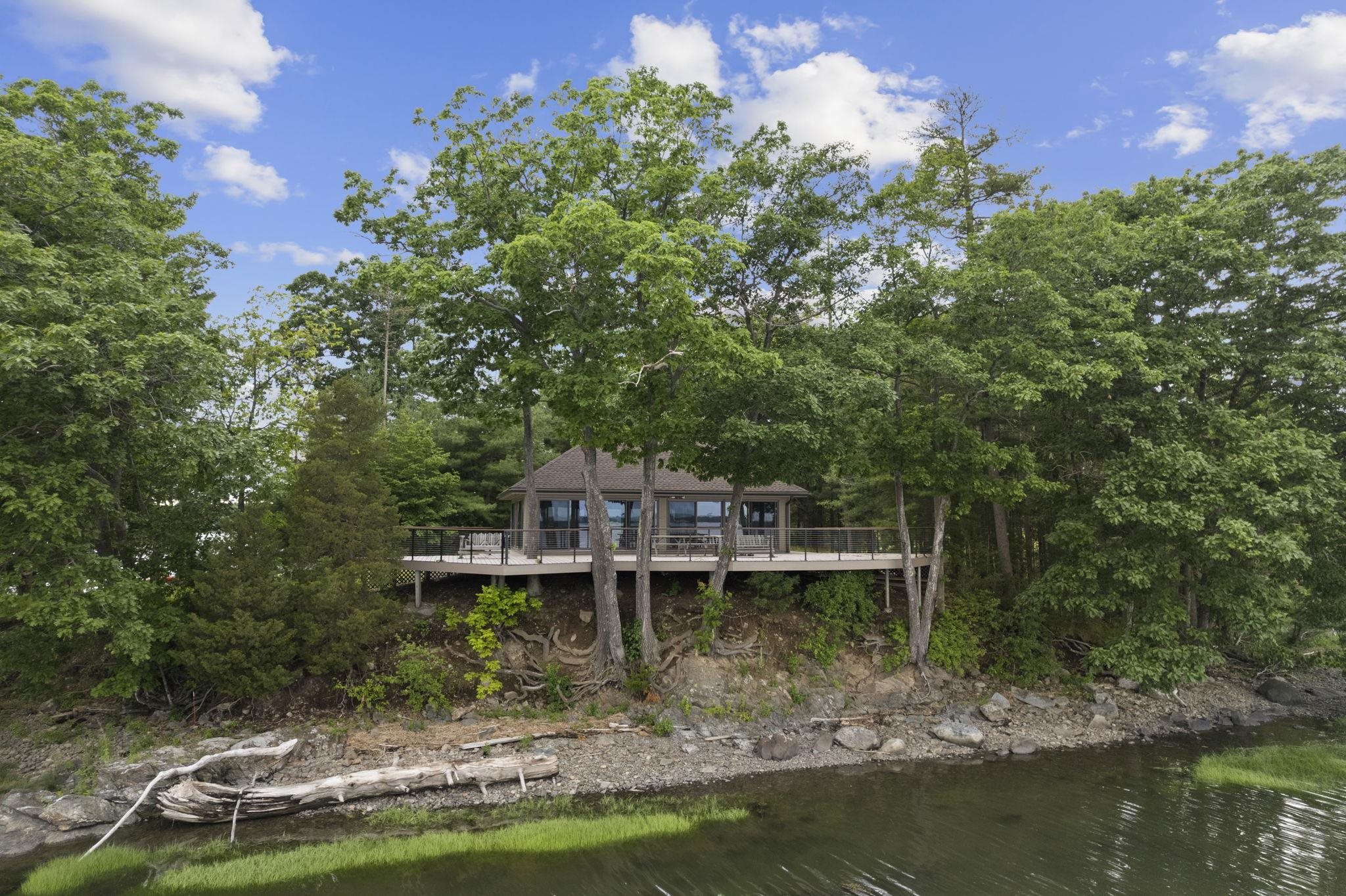 228 Cushing Rd, Newmarket, NH 03857