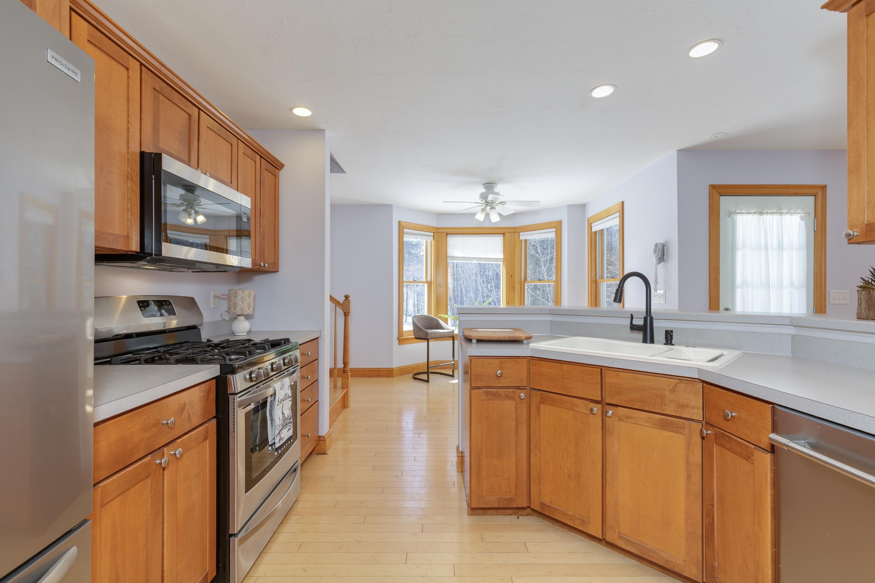 762 Robinson Rd, Pembroke, NH 03275