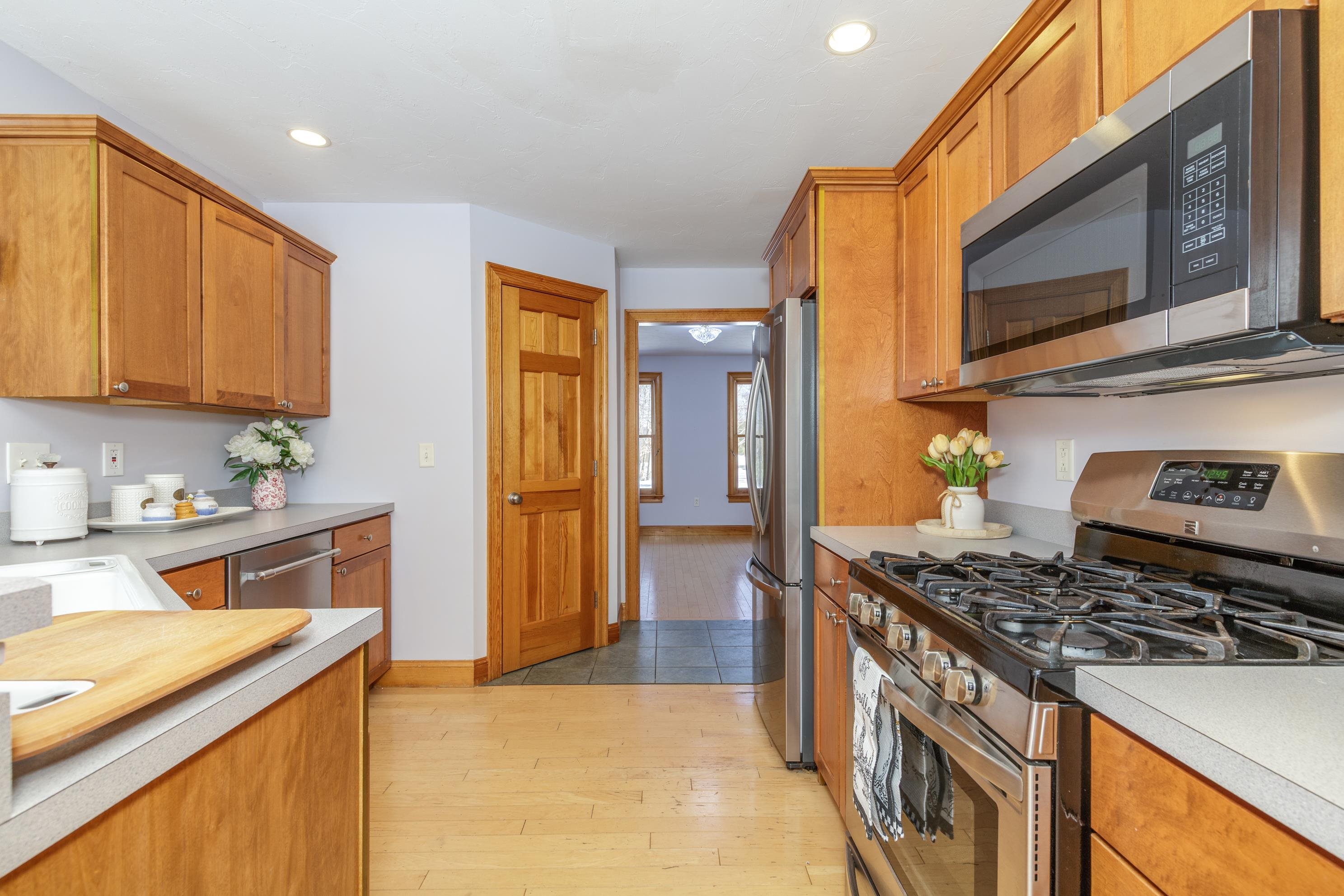 762 Robinson Rd, Pembroke, NH 03275
