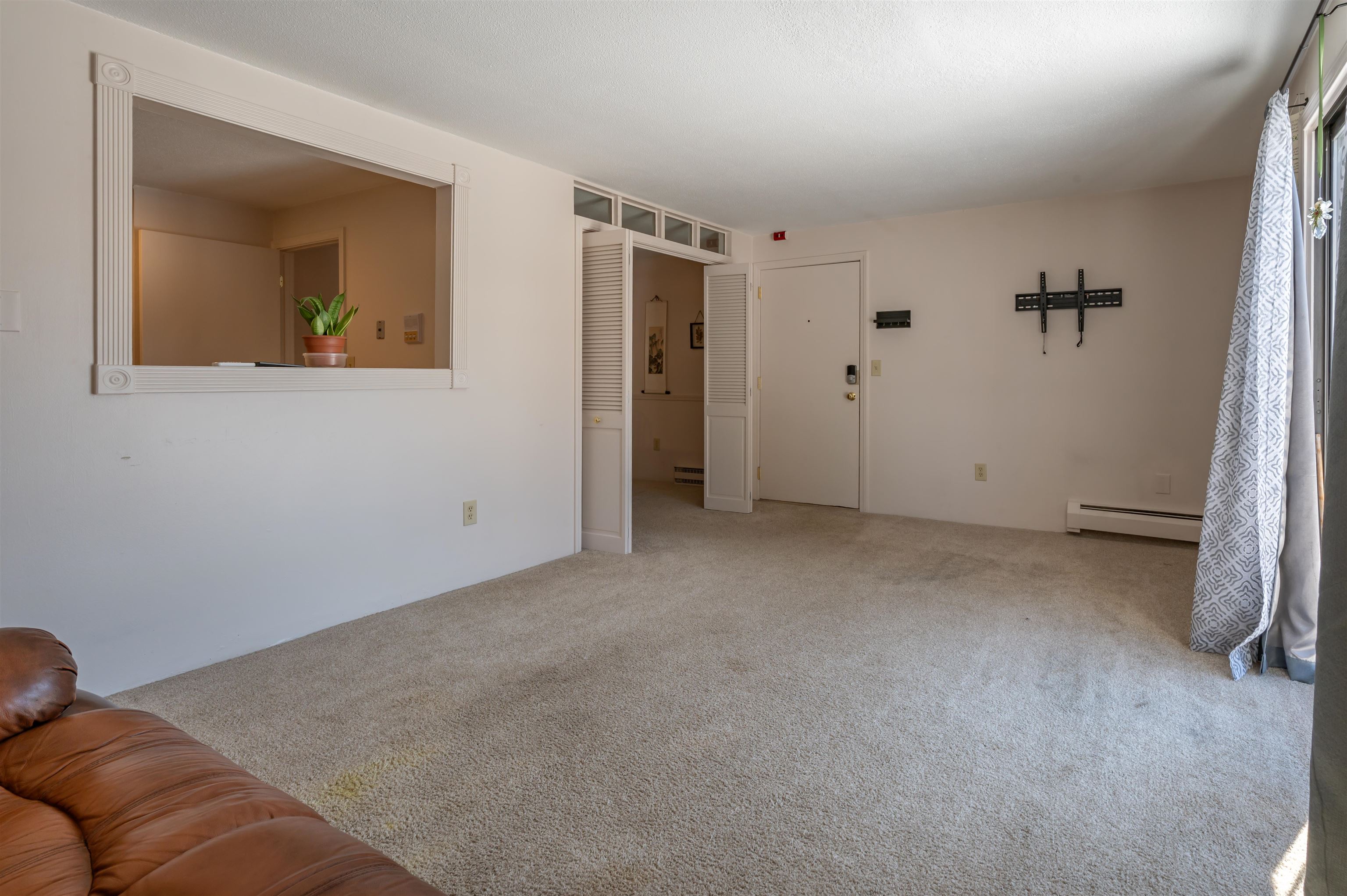 36 English Village Rd, Manchester, NH 03102