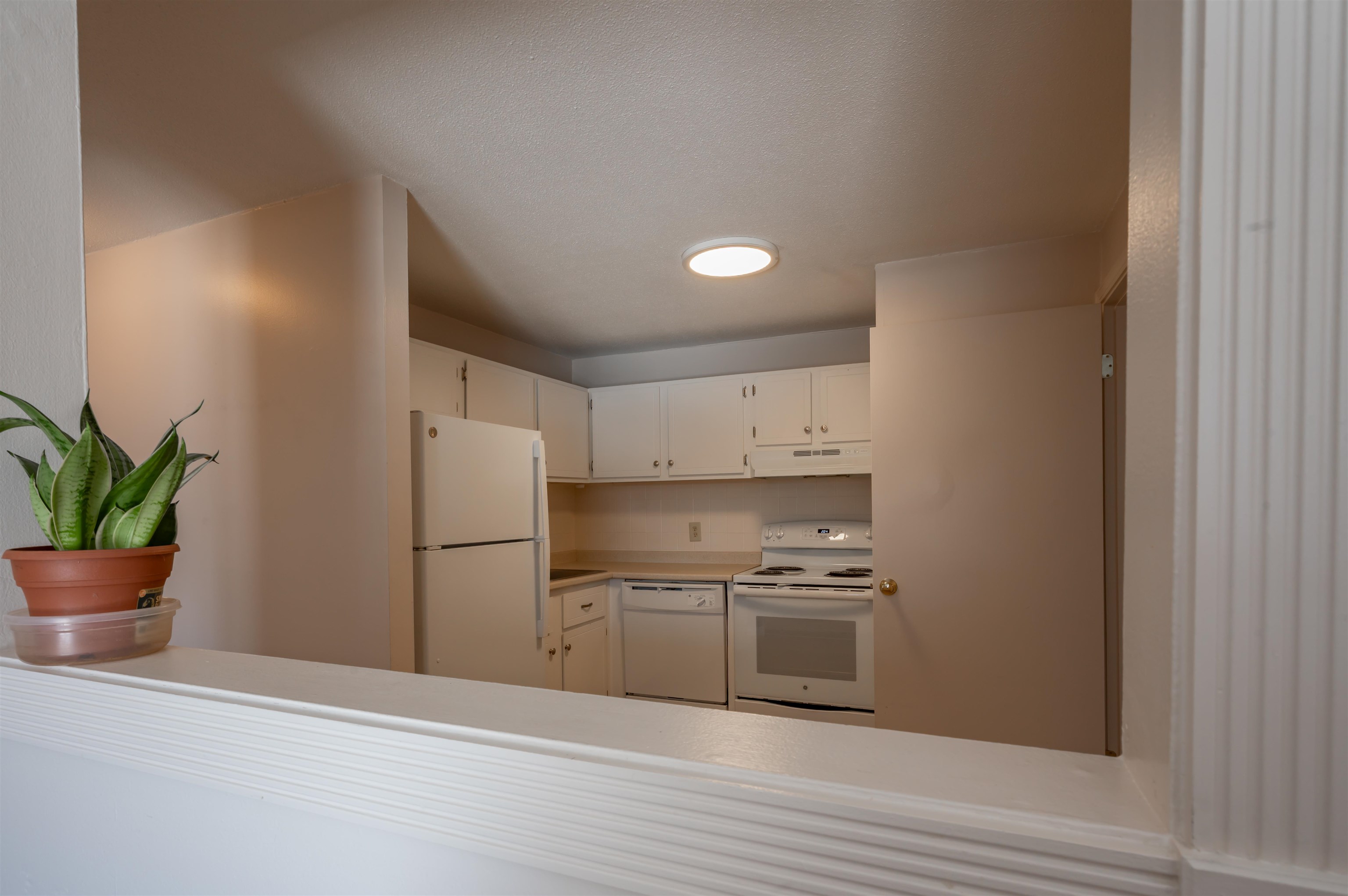 36 English Village Rd, Manchester, NH 03102