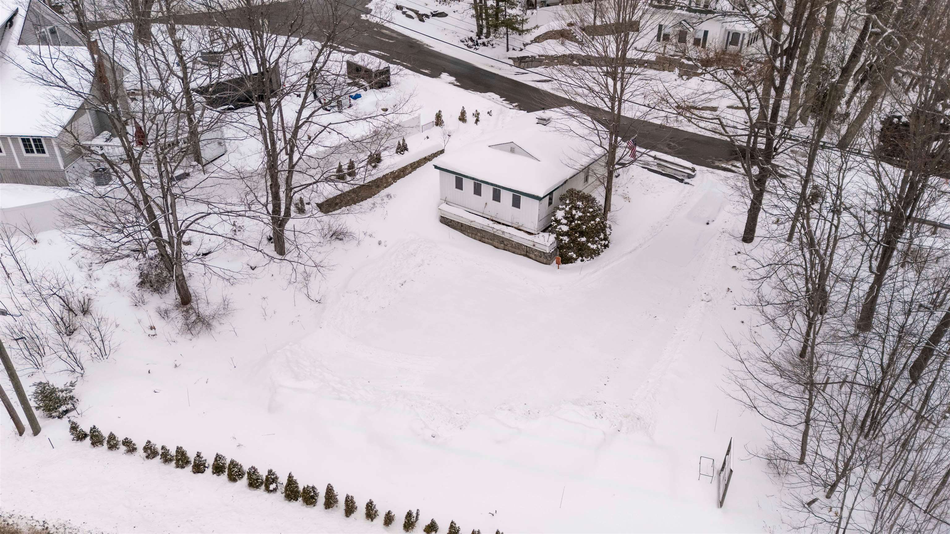 1042 Main St, Sunapee, NH 03751