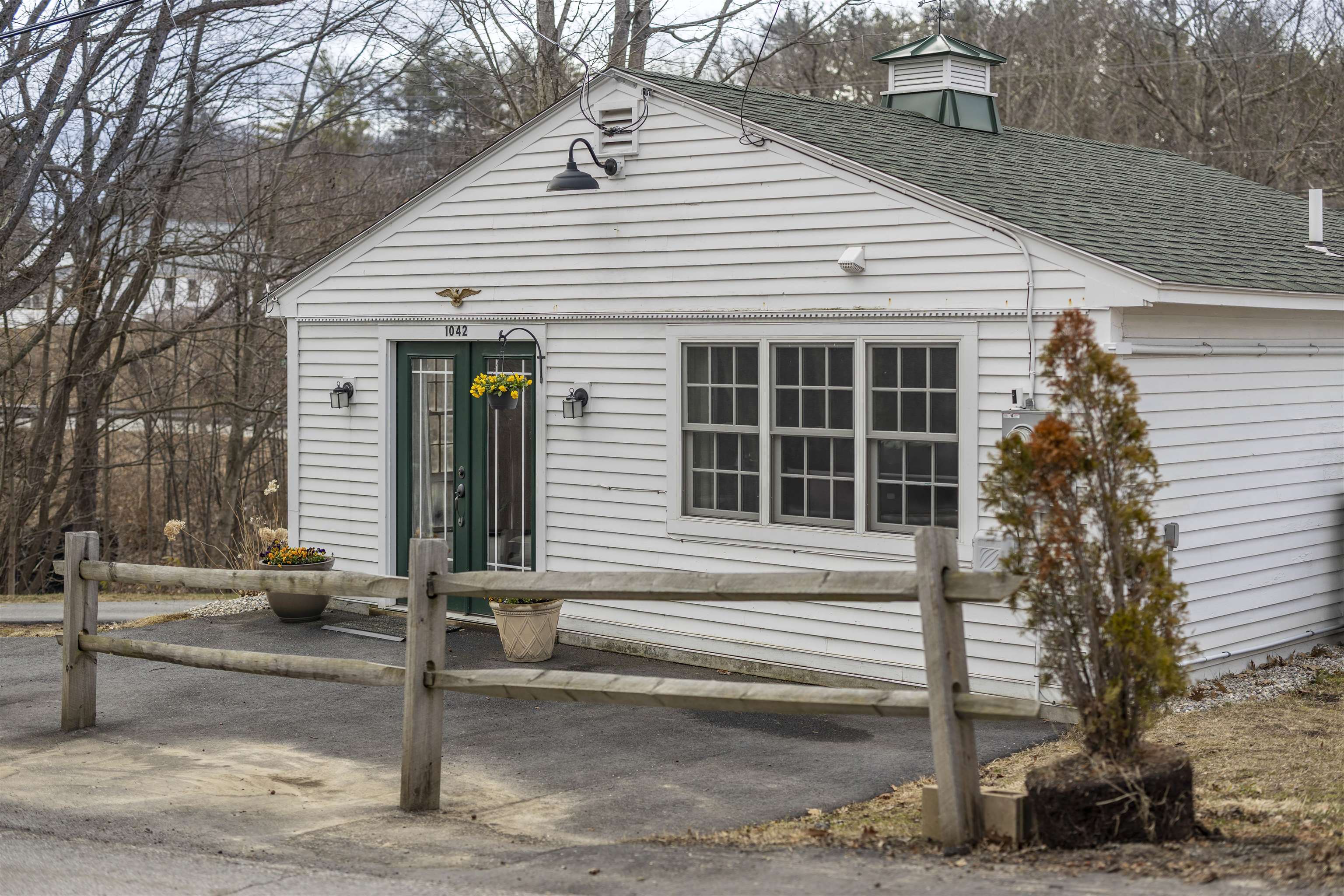 1042 Main St, Sunapee, NH 03751