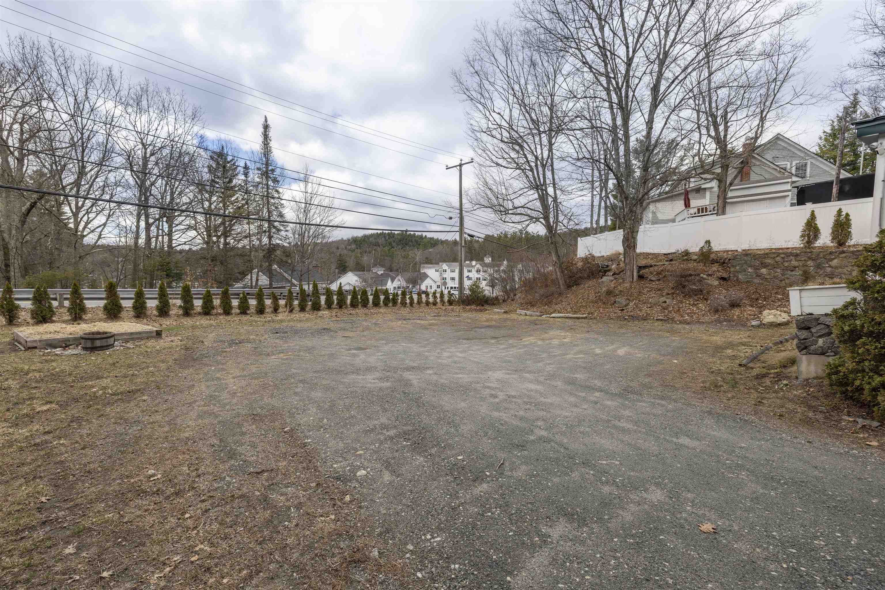 1042 Main St, Sunapee, NH 03751