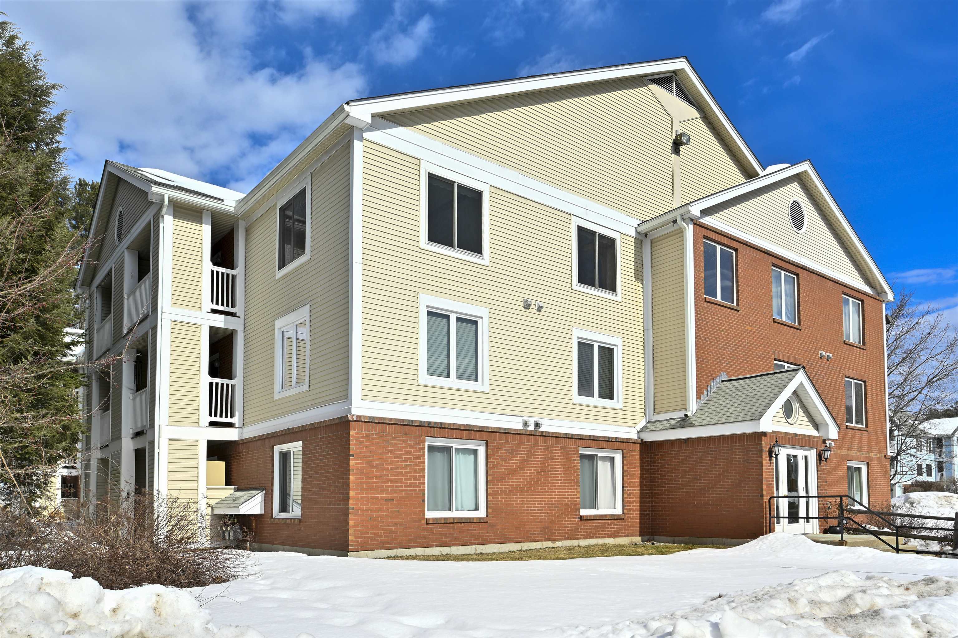 3 Timberwood Dr, Goffstown, NH 03045