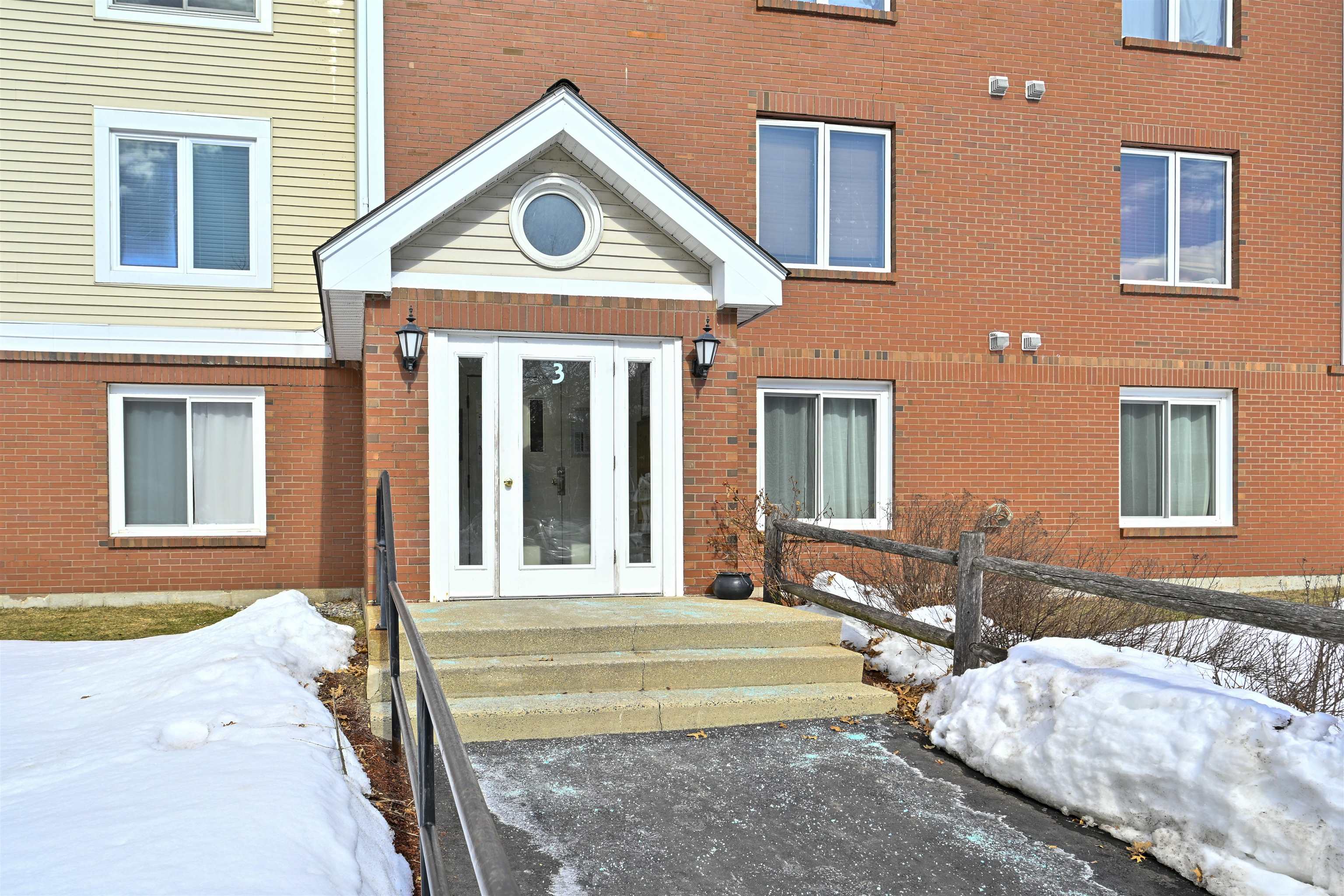 3 Timberwood Dr, Goffstown, NH 03045