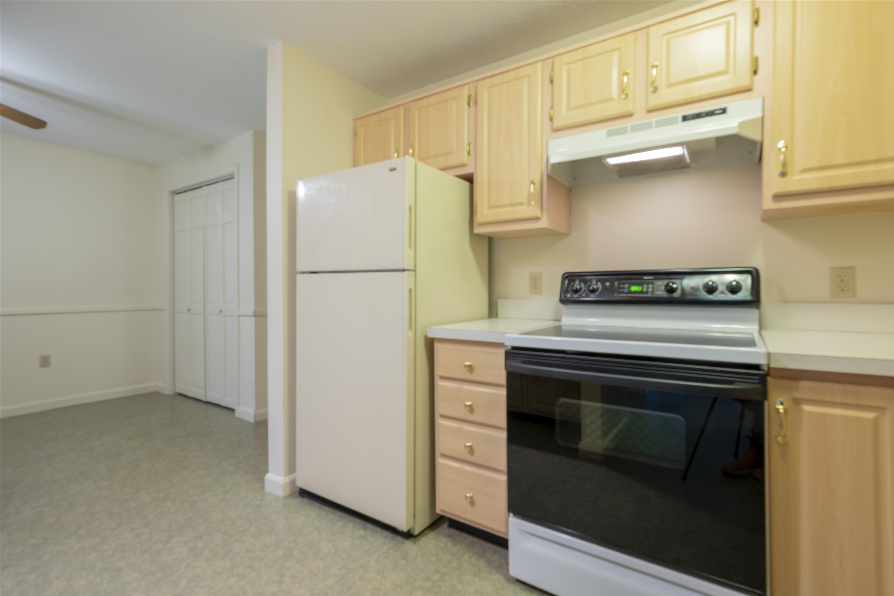 3 Timberwood Dr, Goffstown, NH 03045