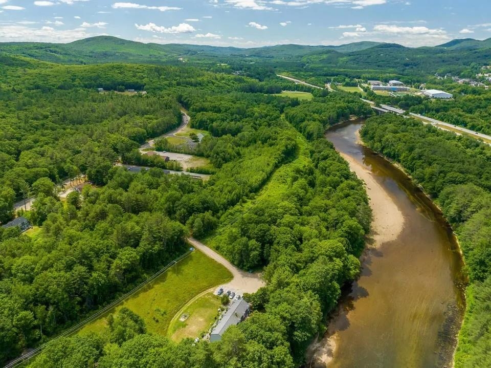 21 Pemi River Heights Dr, Holderness, NH 03245