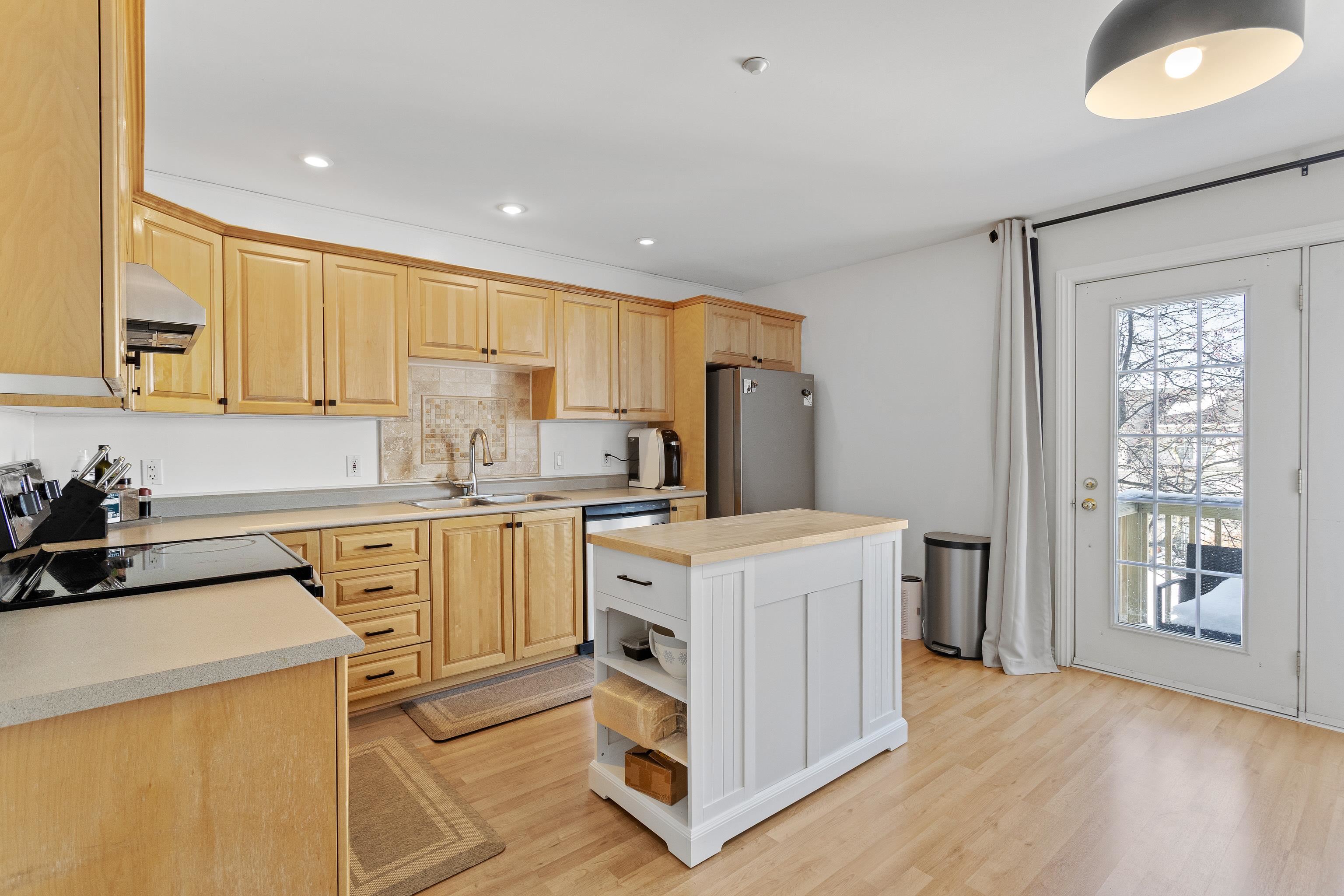 6 Tammy Ct, Hudson, NH 03051