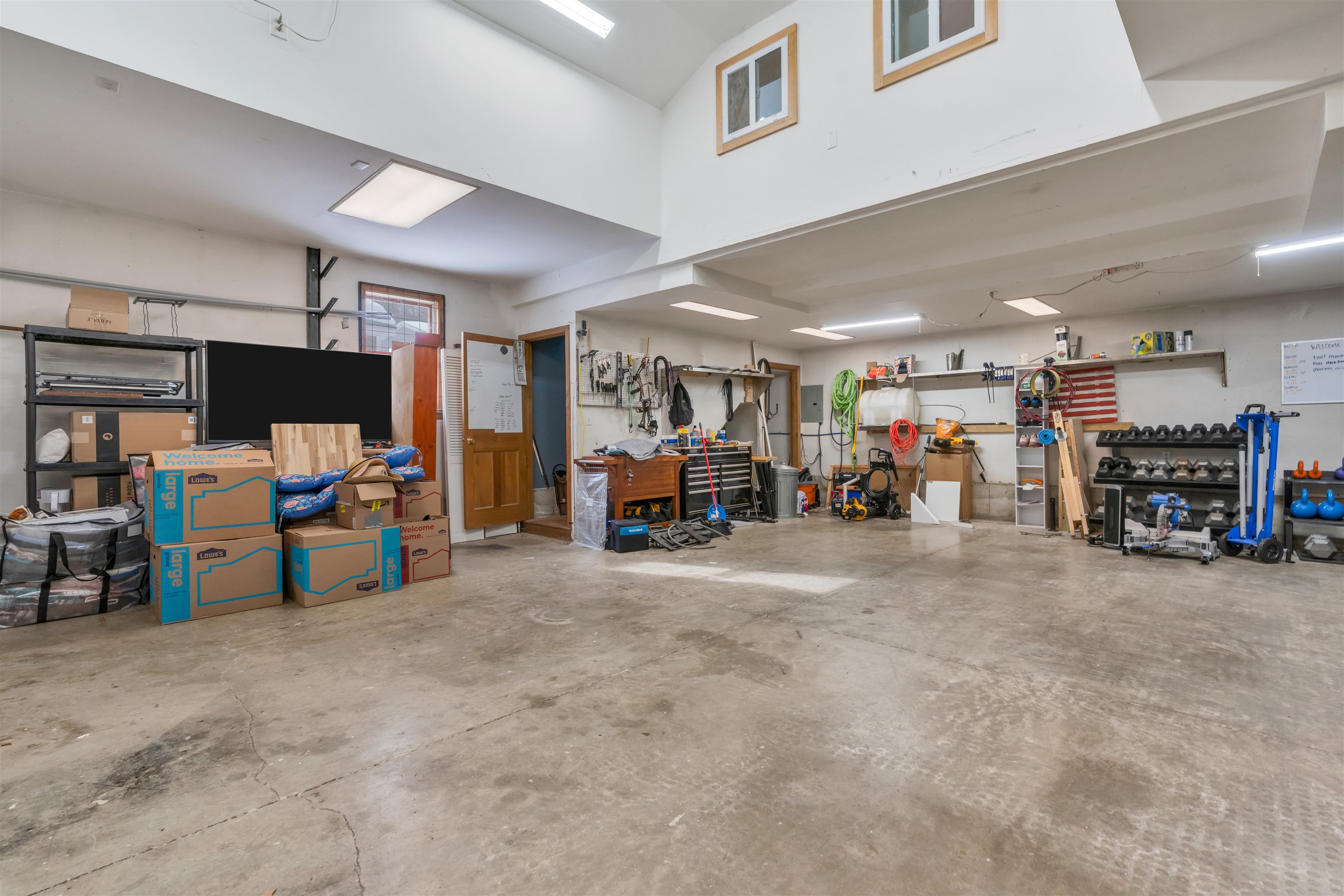 28 Stacy Dr, Rochester, NH 03867