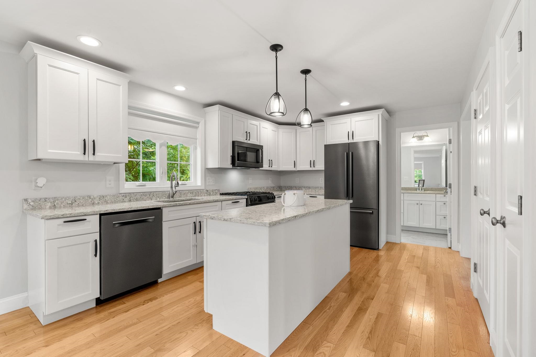 43 Hampton Rd, Exeter, NH 03833