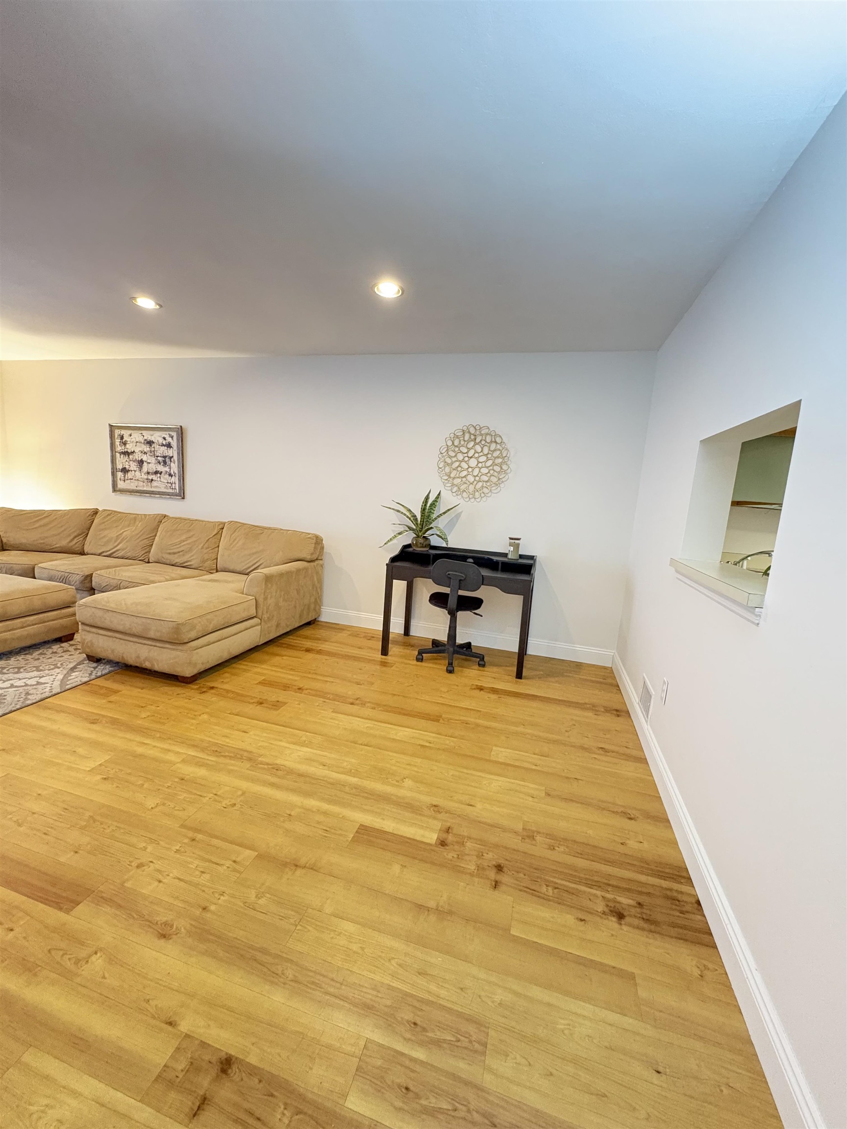 130 Middlesex Rd, Merrimack, NH 03054