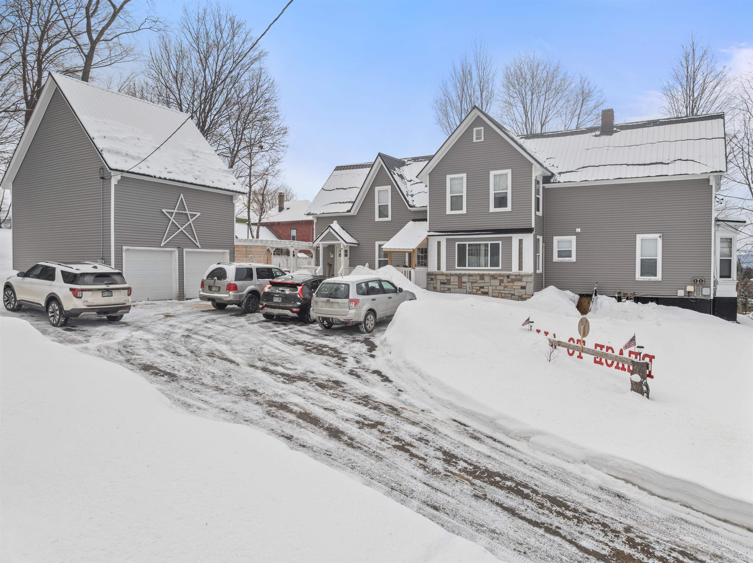 43 High St, Laconia, NH 03246