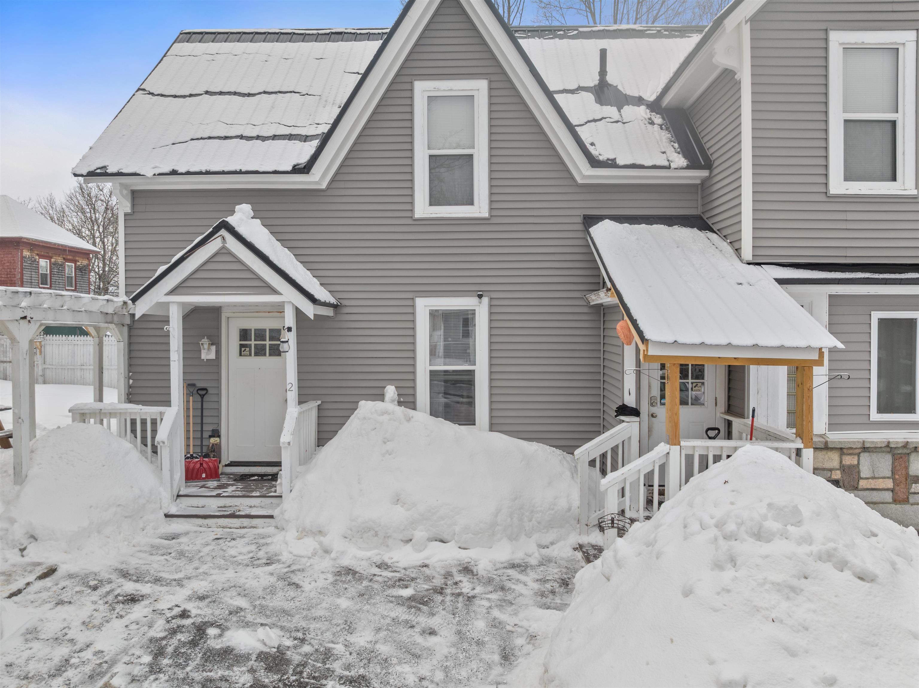 43 High St, Laconia, NH 03246