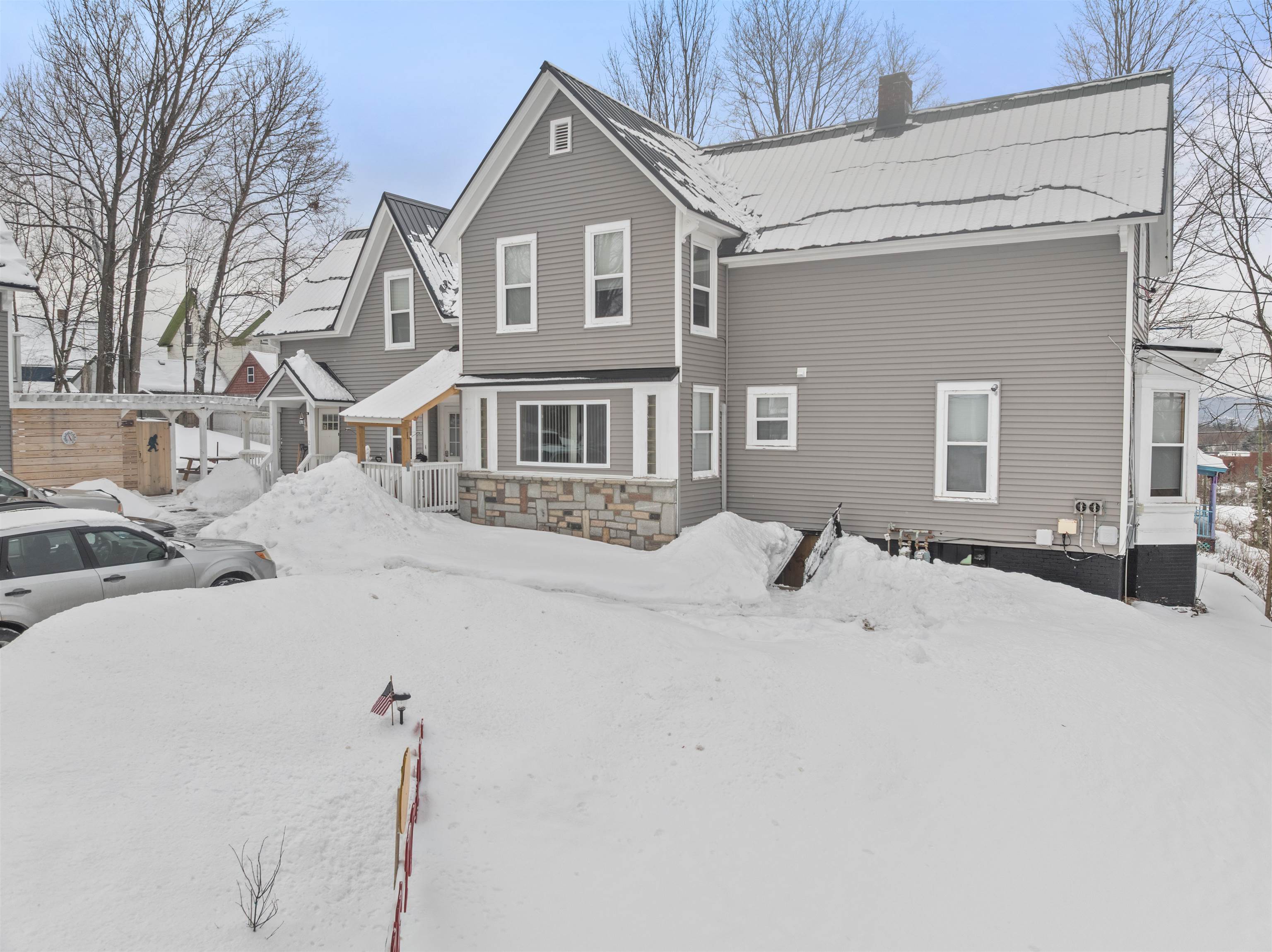 43 High St, Laconia, NH 03246