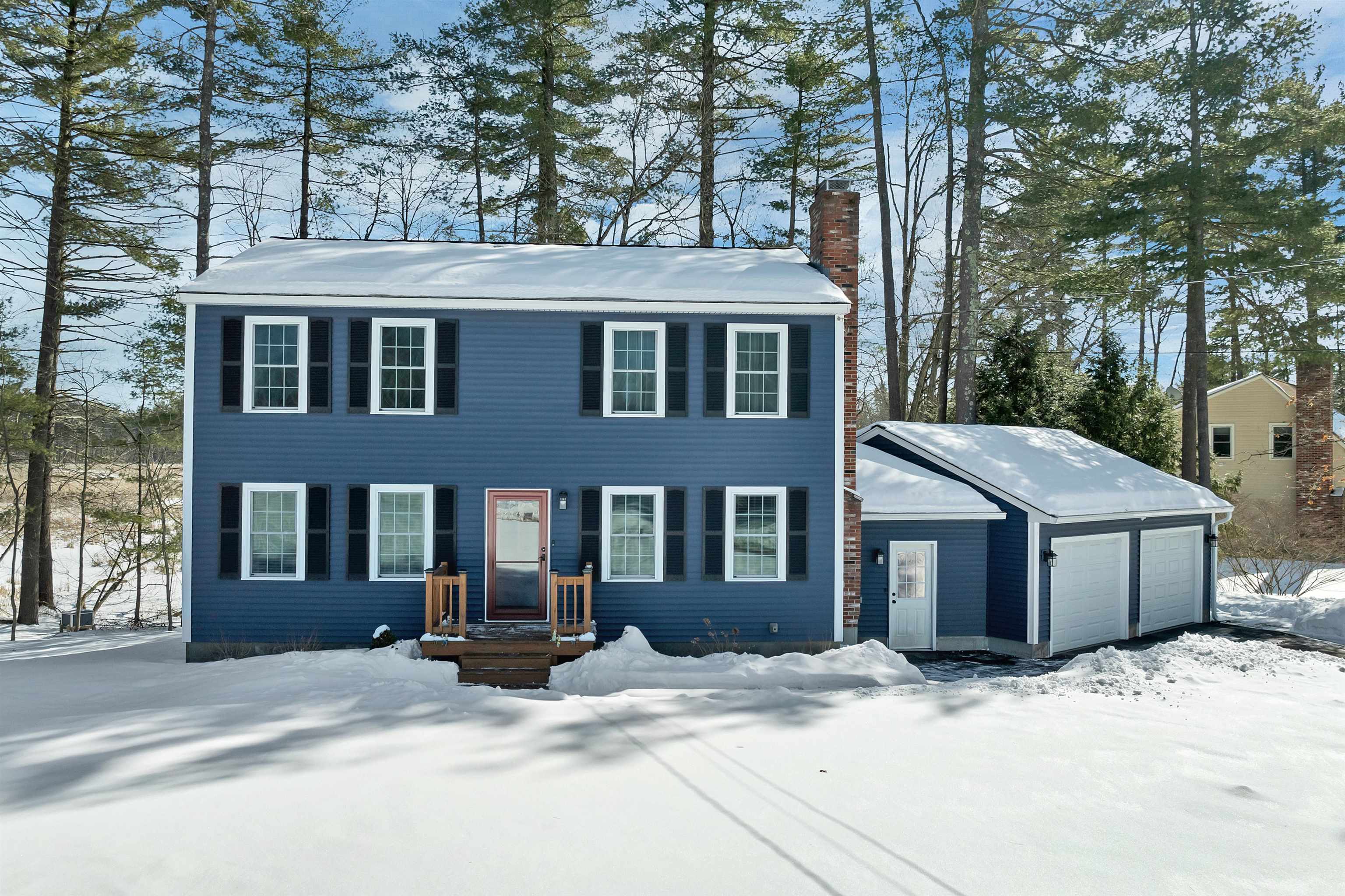 51 Pilgrim Dr, Litchfield, NH 03052