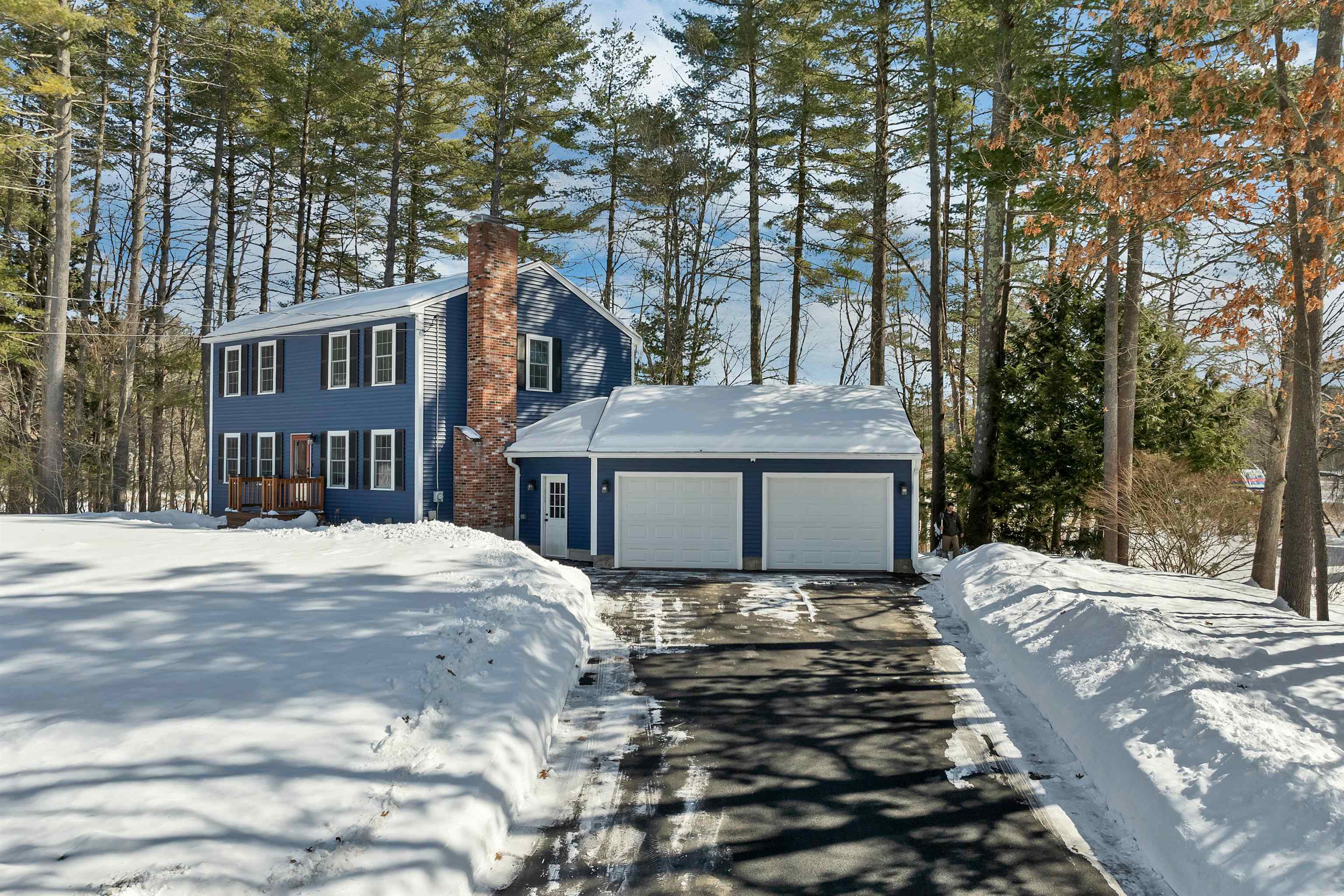 51 Pilgrim Dr, Litchfield, NH 03052
