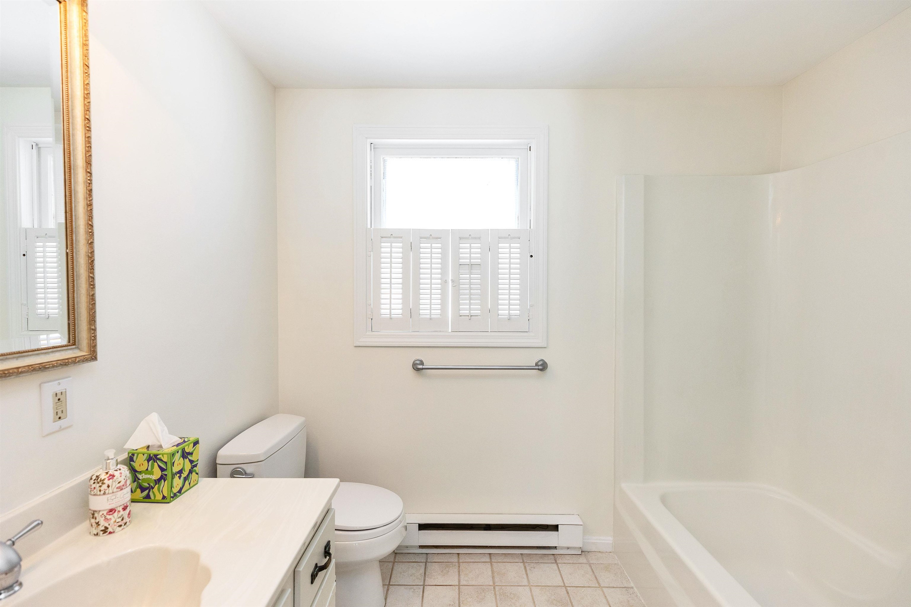 4 Burlington Rd, Nashua, NH 03062-3504