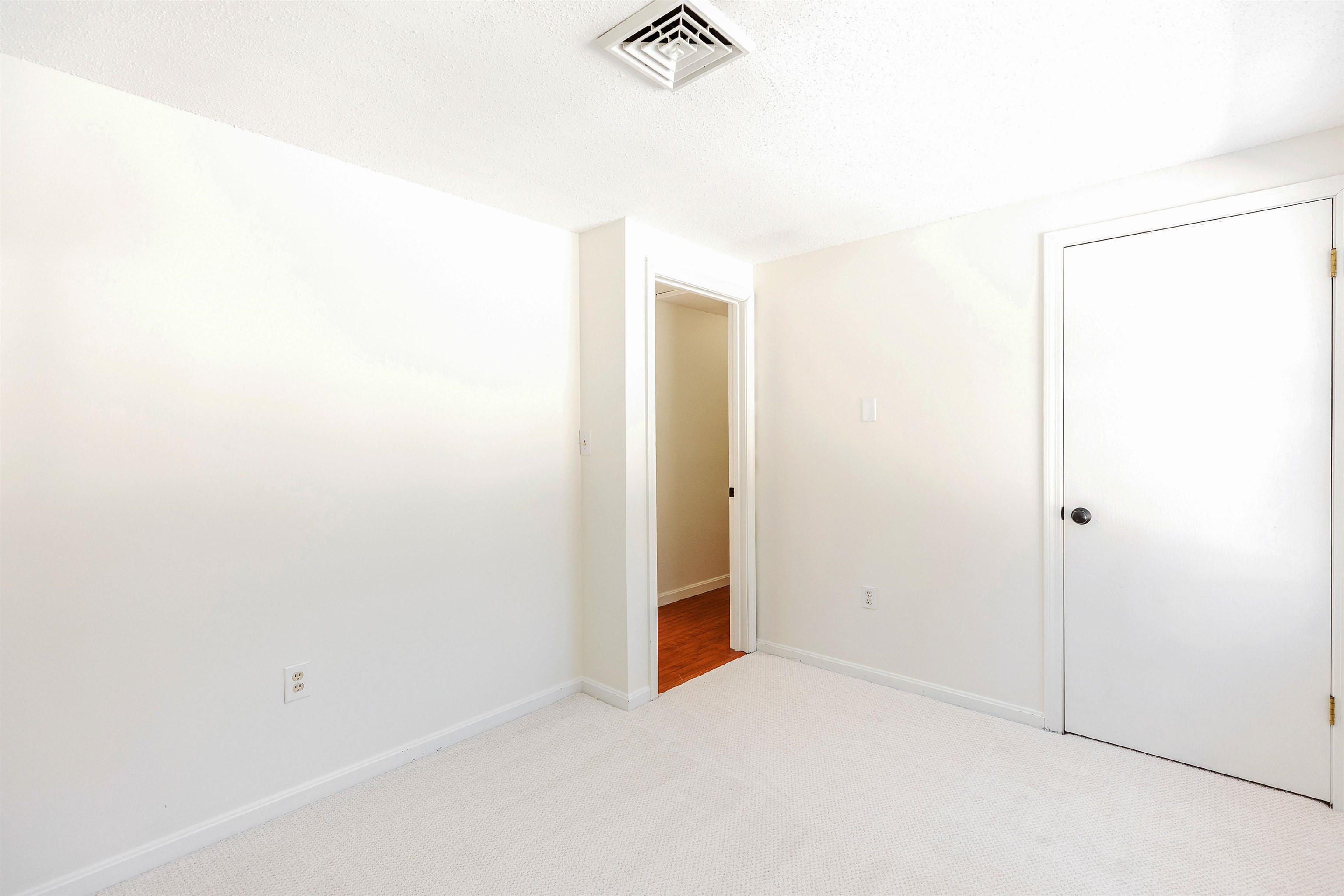 4 Burlington Rd, Nashua, NH 03062-3504