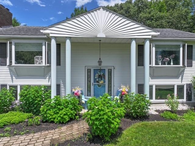 Homes for sale in Hooksett, NH | 6 Golden Gate Dr, Hooksett, NH 03106 | MLS# 5077970