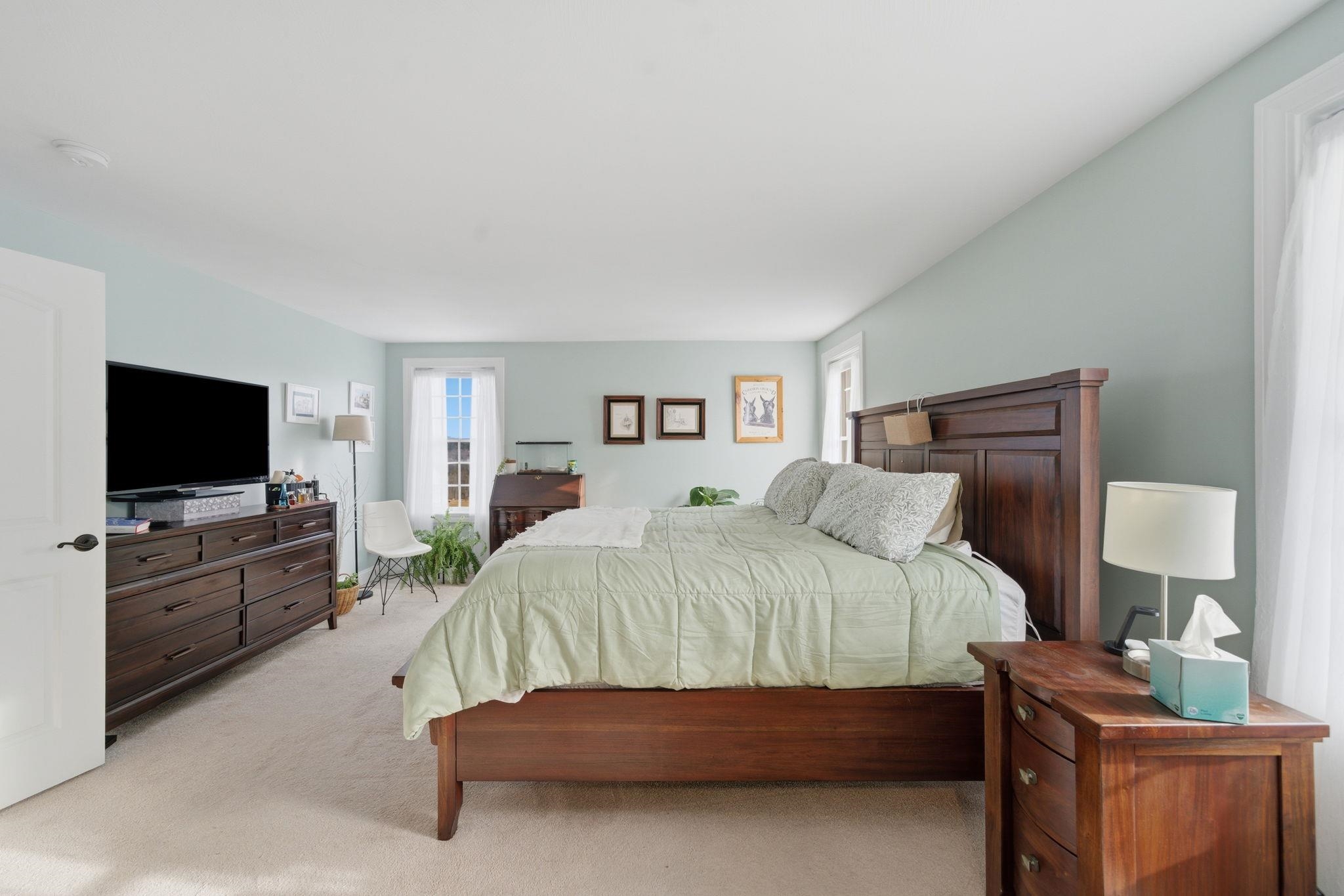 191 Brookview Dr, Hooksett, NH 03106