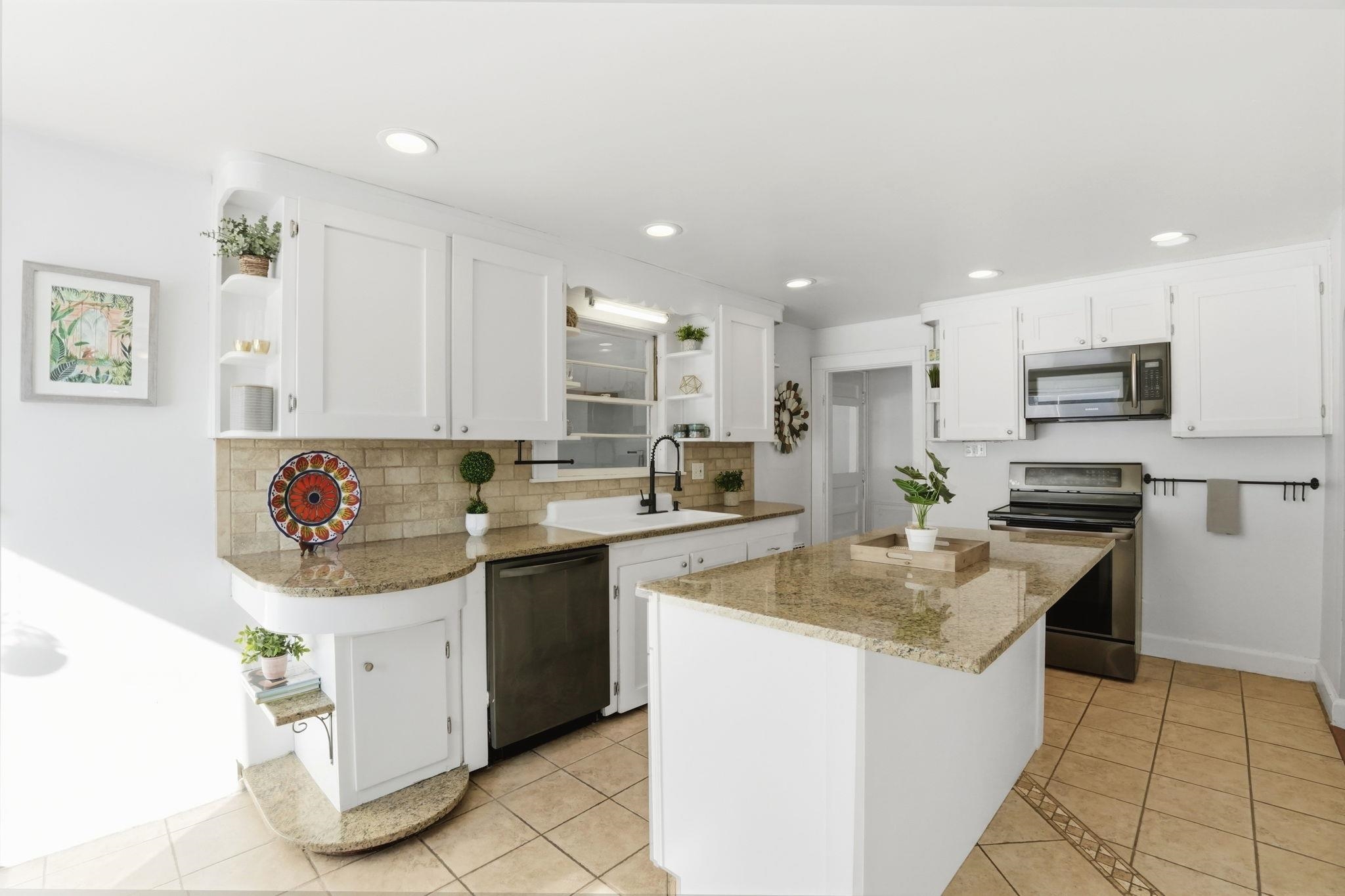 224 Reed St, Manchester, NH 03102