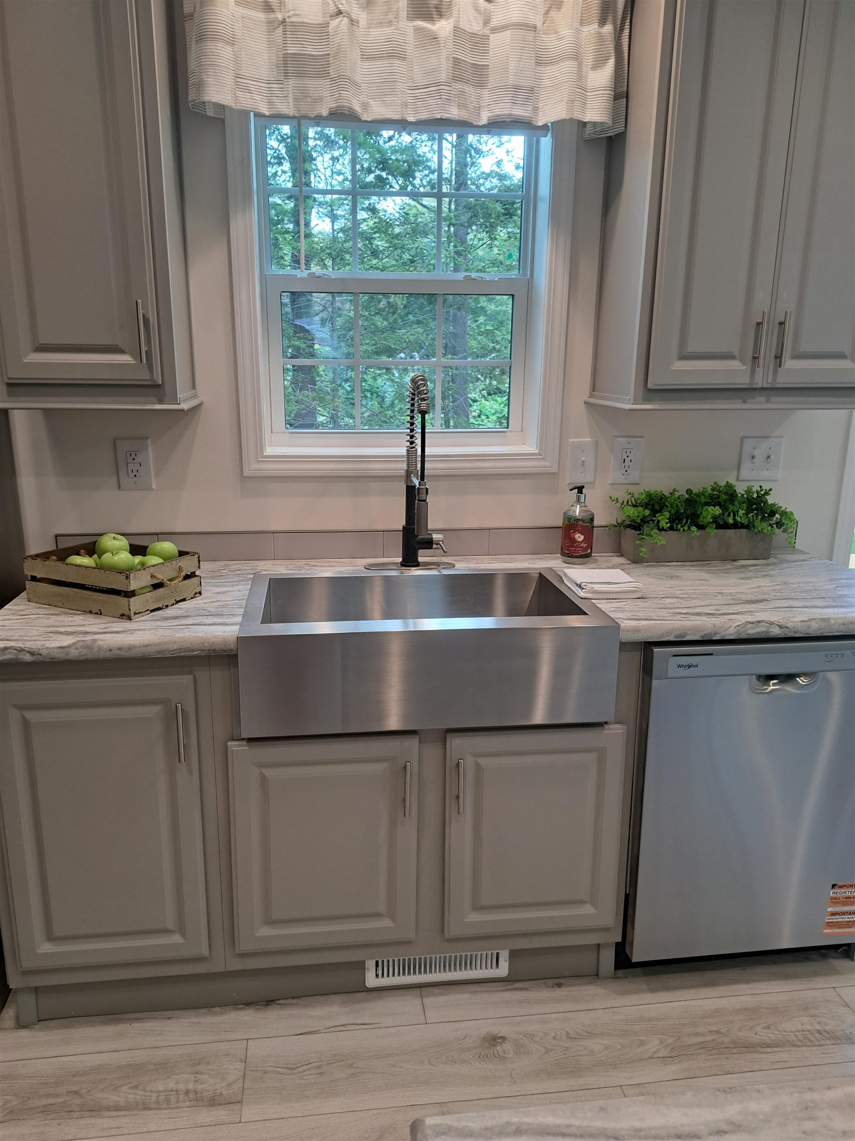 3 Alison Cir, Hampton, NH 03842