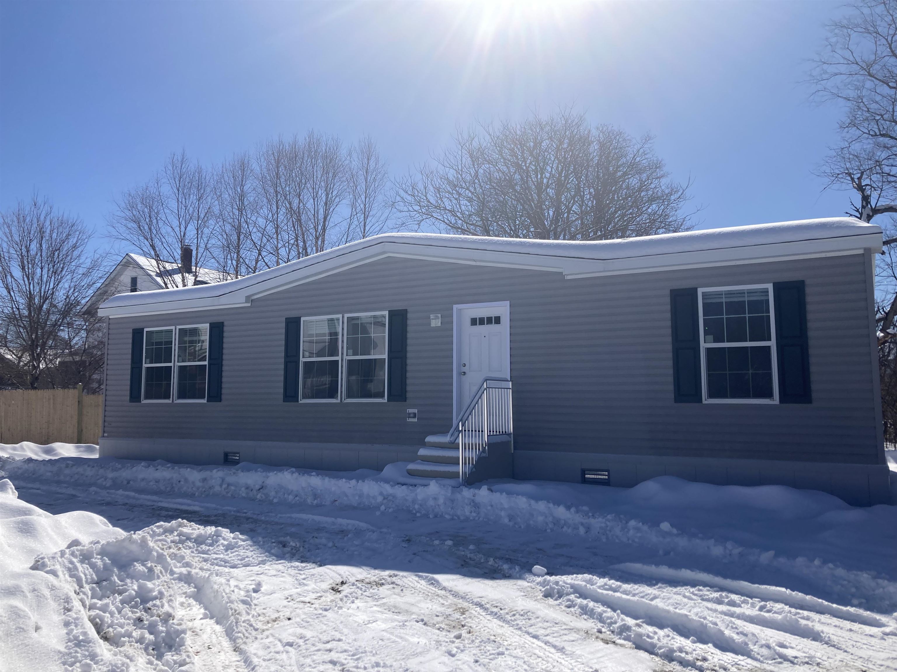 40 School St, Canaan, NH 03741