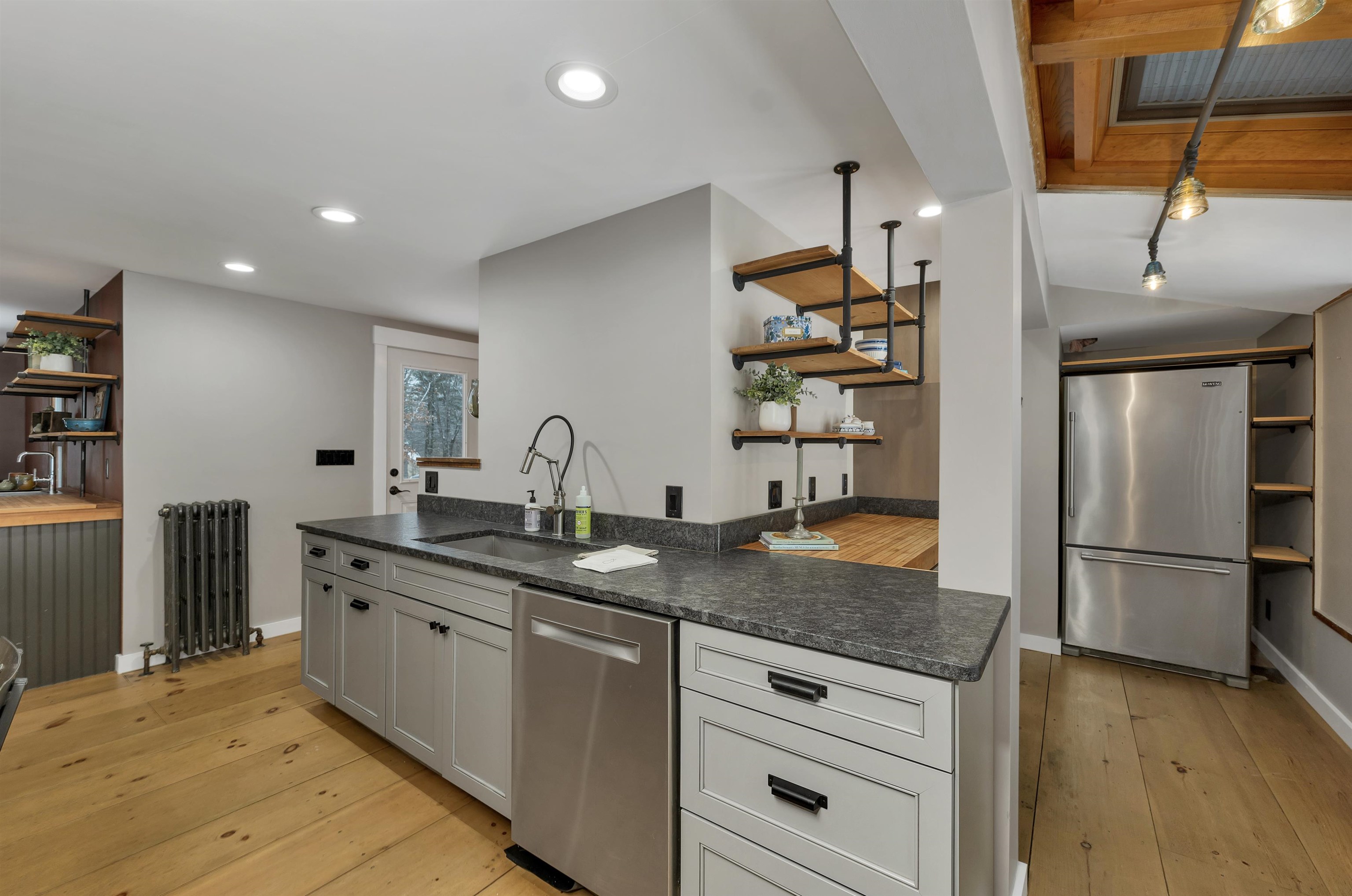 11 Birch Ledge Rd, Meredith, NH 03253