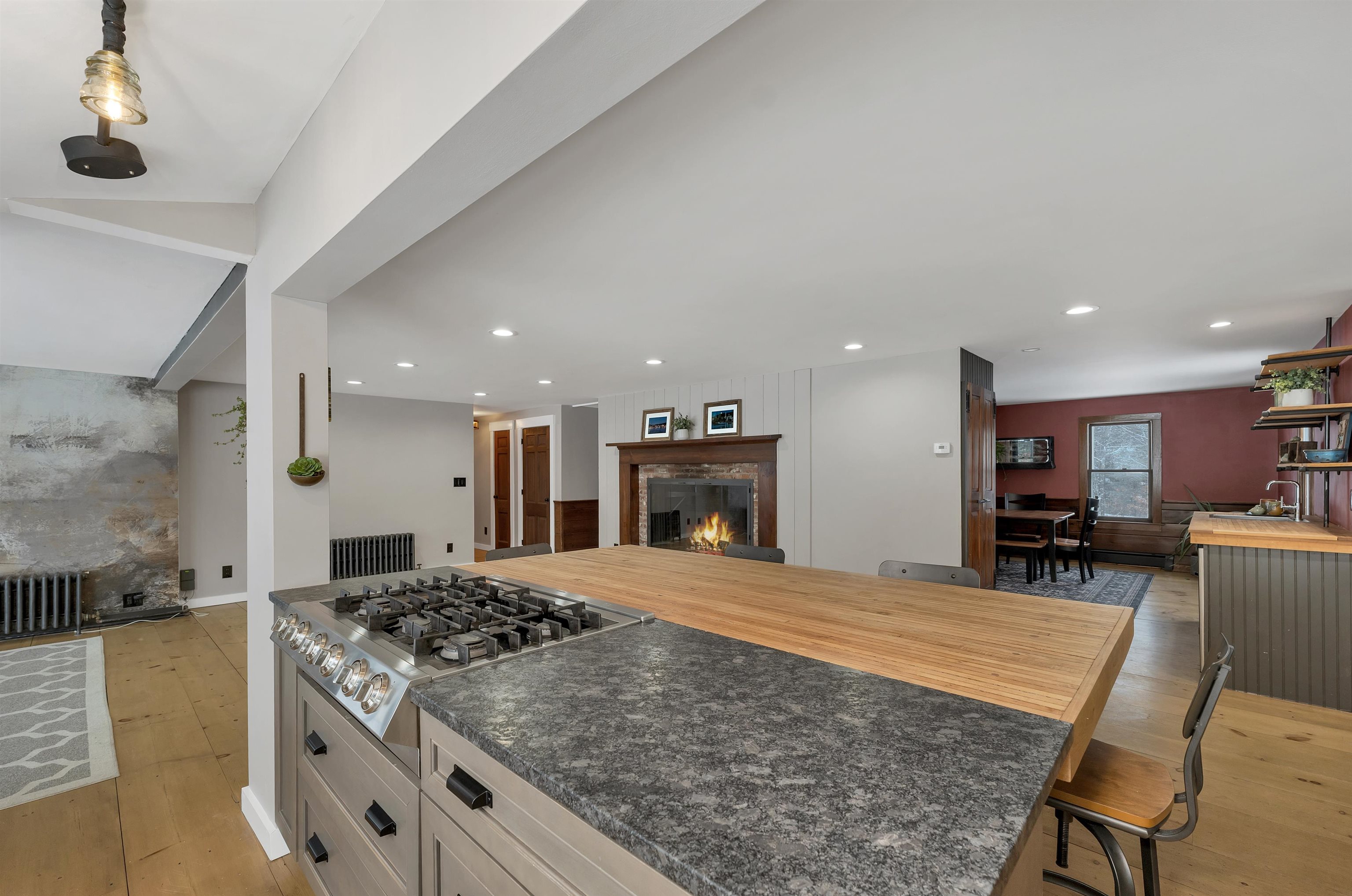 11 Birch Ledge Rd, Meredith, NH 03253