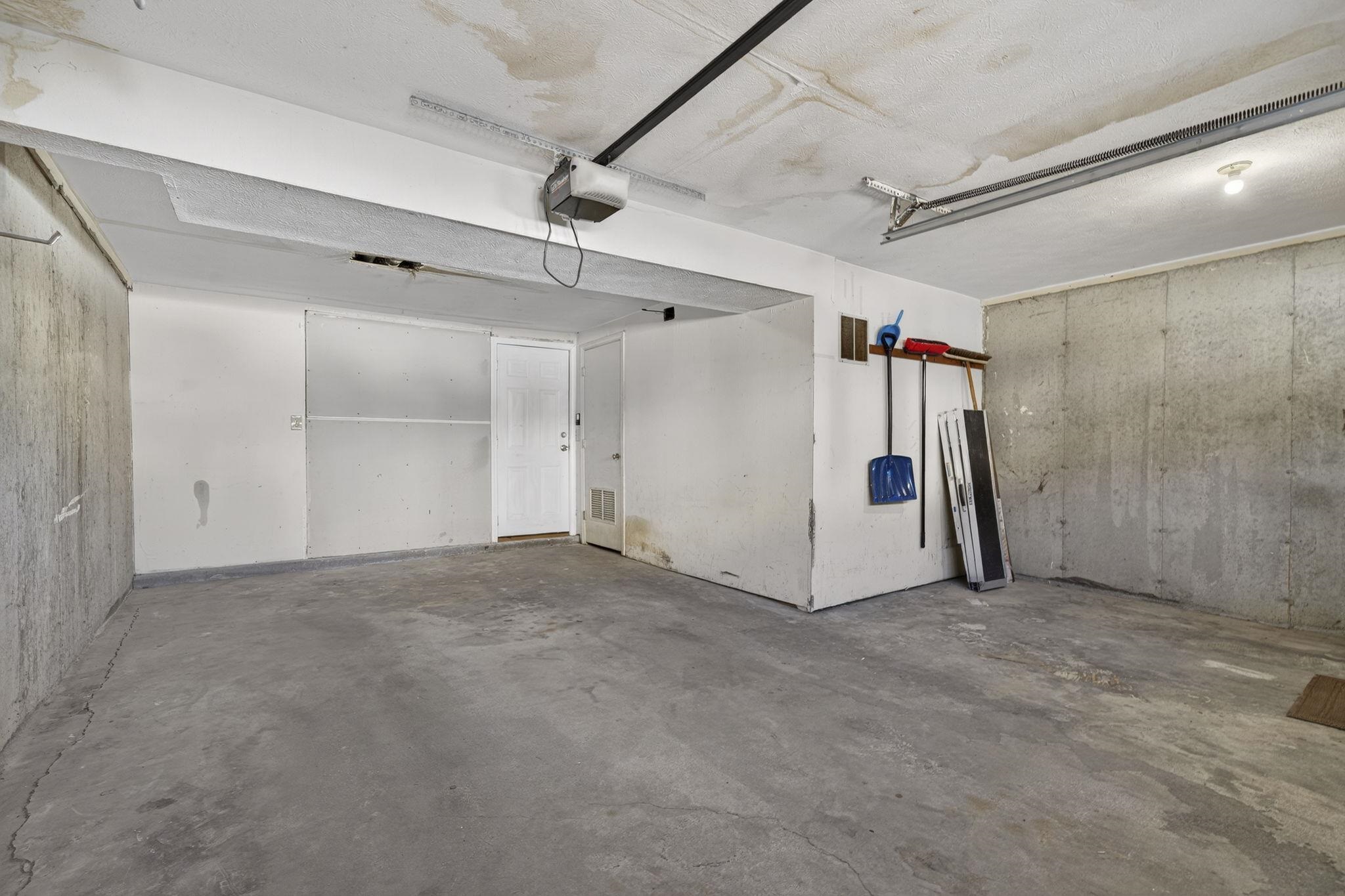 35 Albury Stone Cir, Nashua, NH 03063