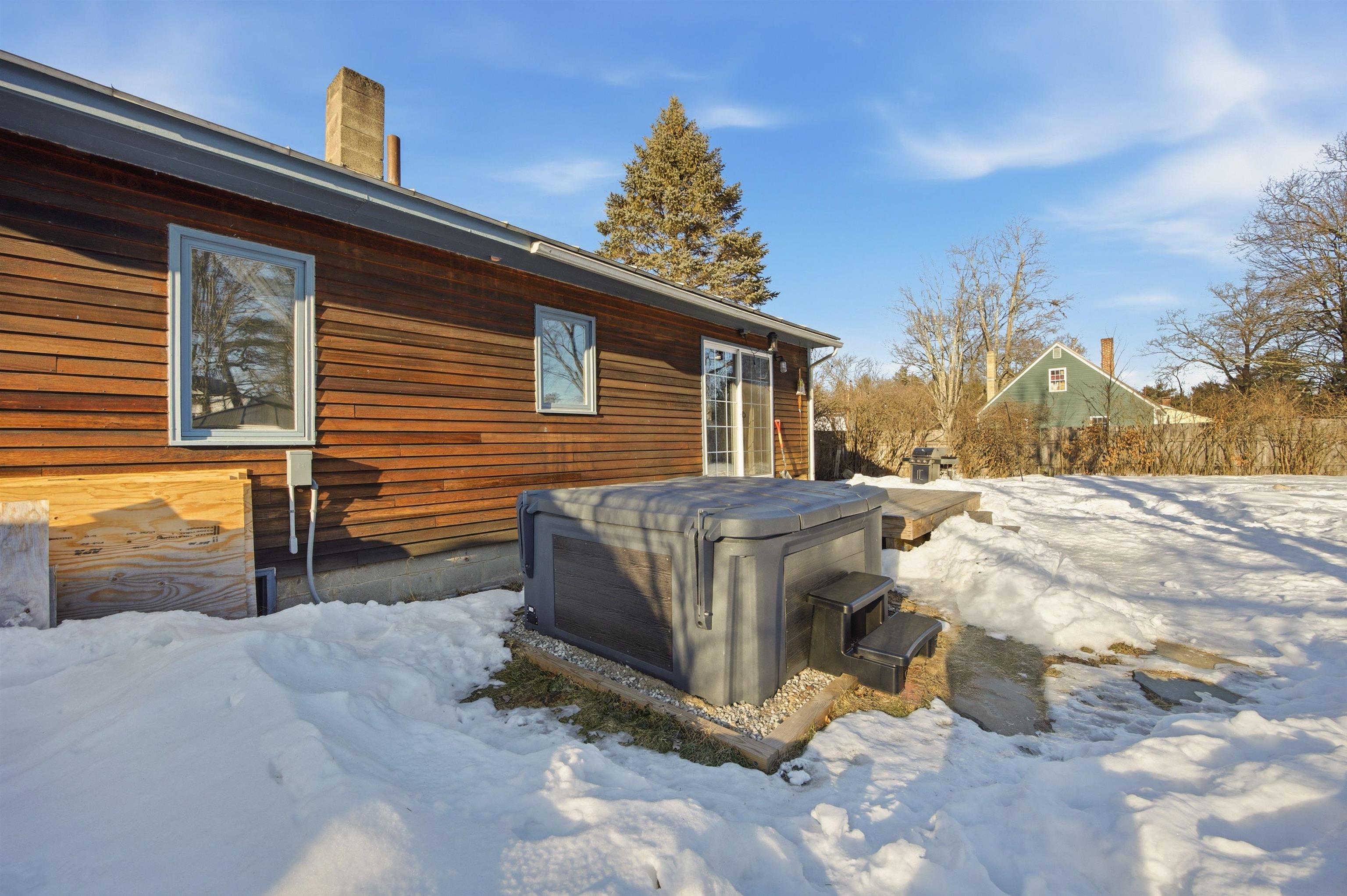 34 Gage St, Boscawen, NH 03303