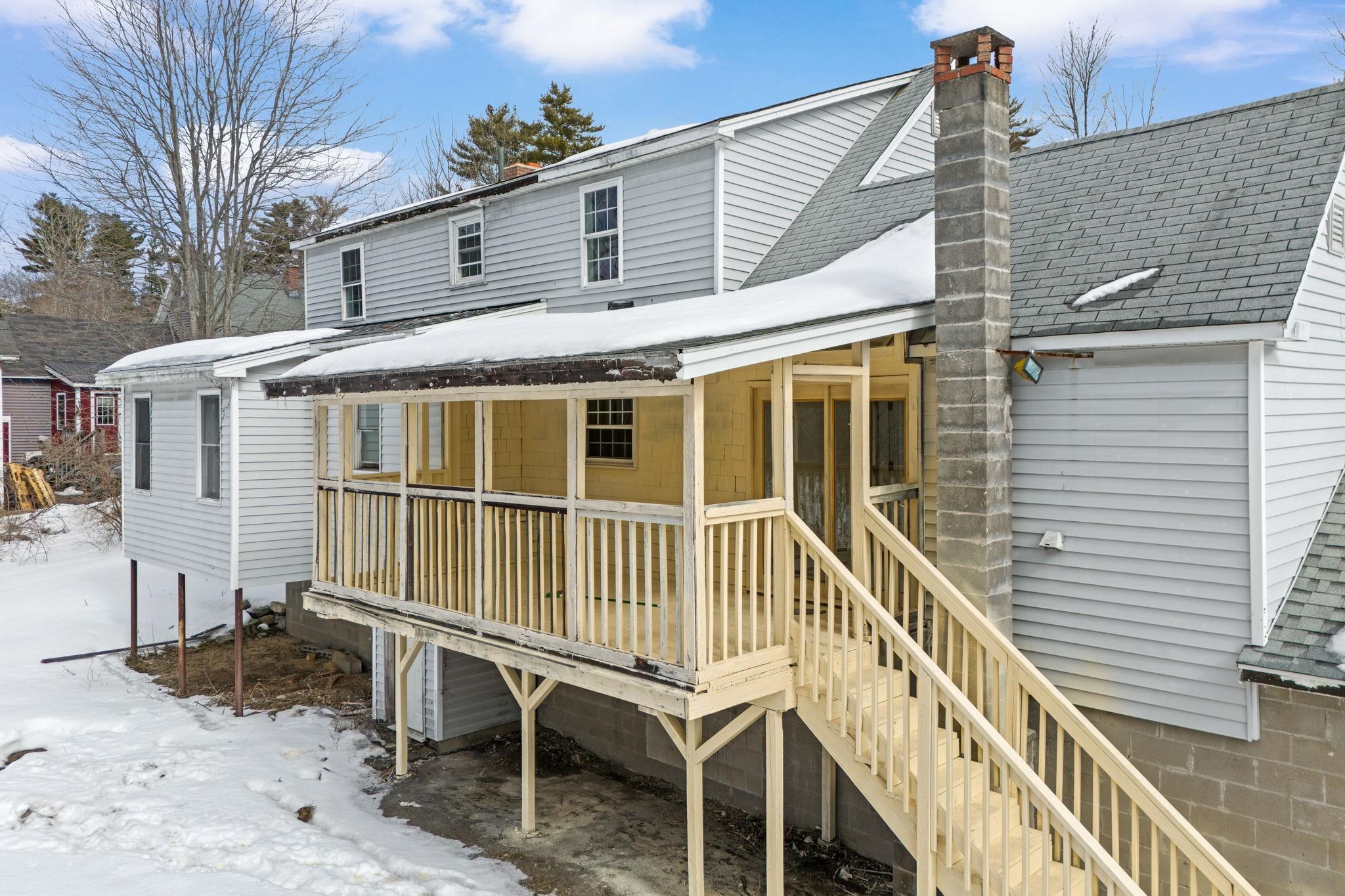 19 Auburn Rd, Londonderry, NH 03053