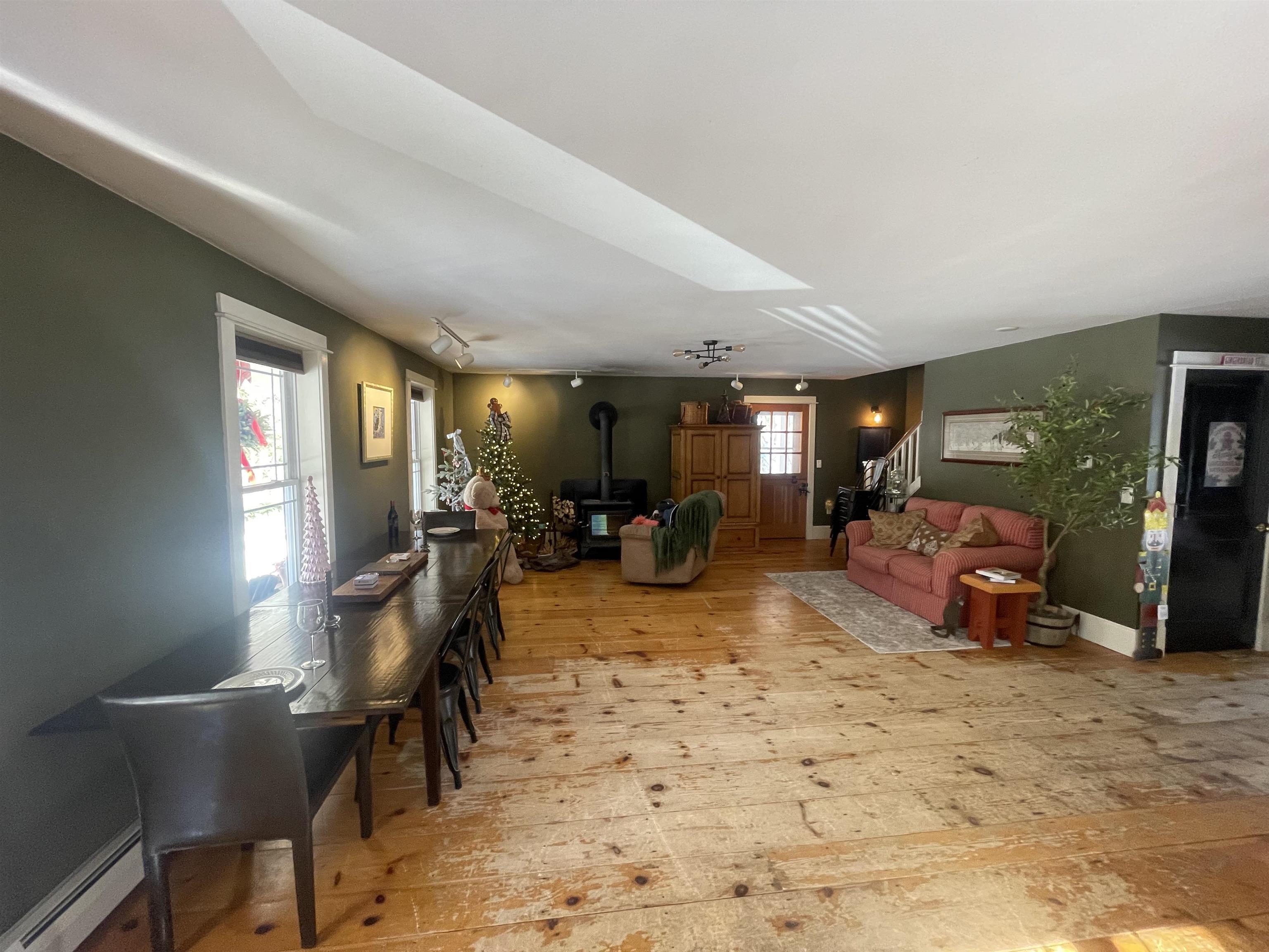 56 Kings Pine Rd, Wolfeboro, NH 03894