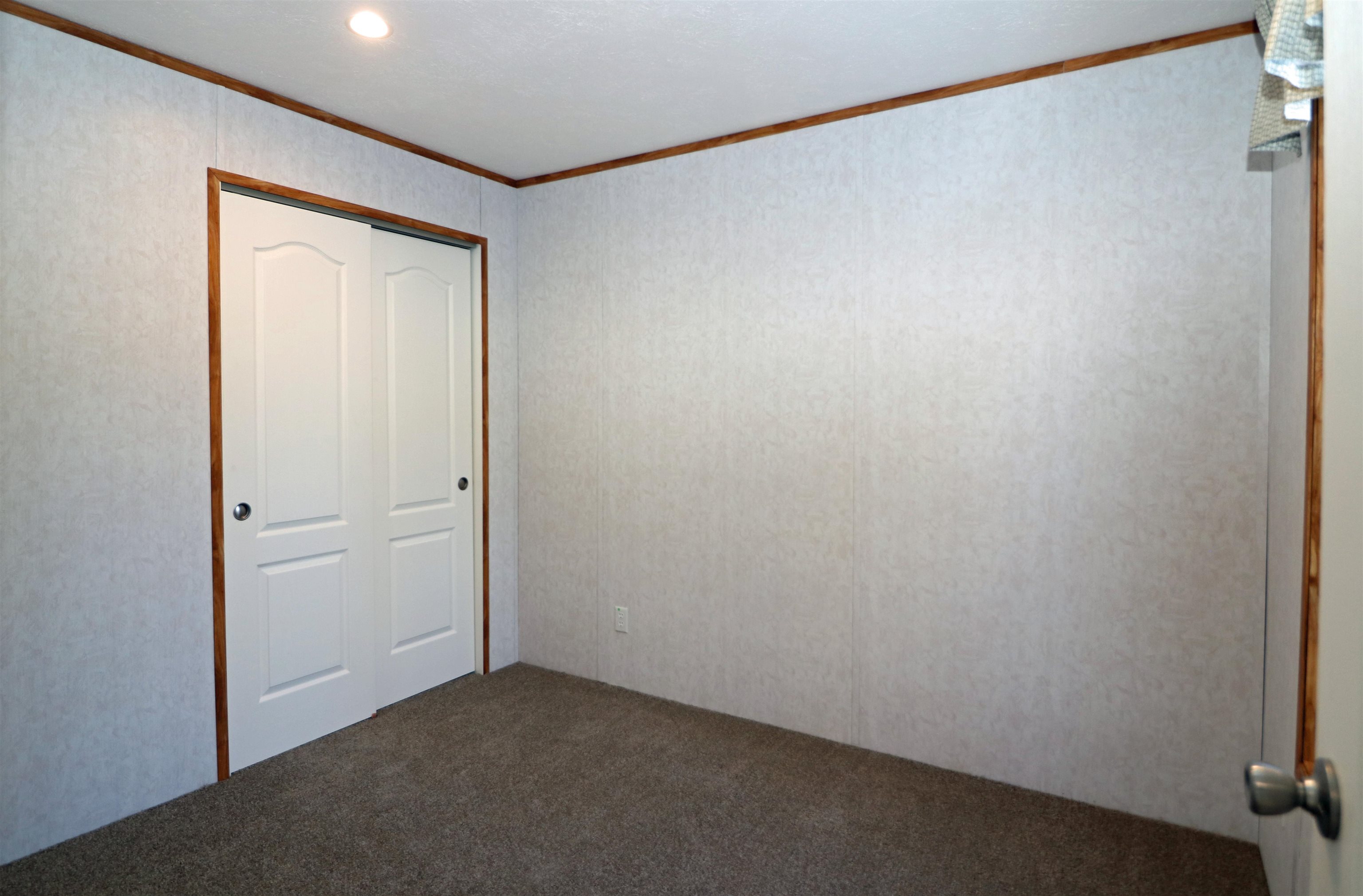 12 Victoria Ln, Berlin, NH 03570