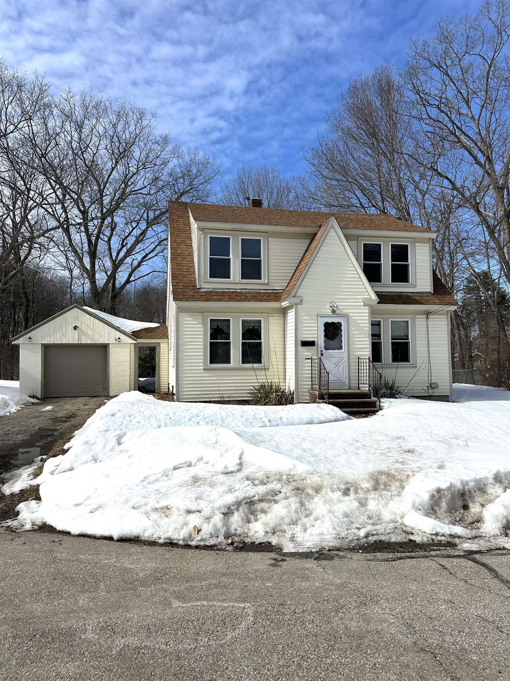 1 Brook St, Rochester, NH 03867