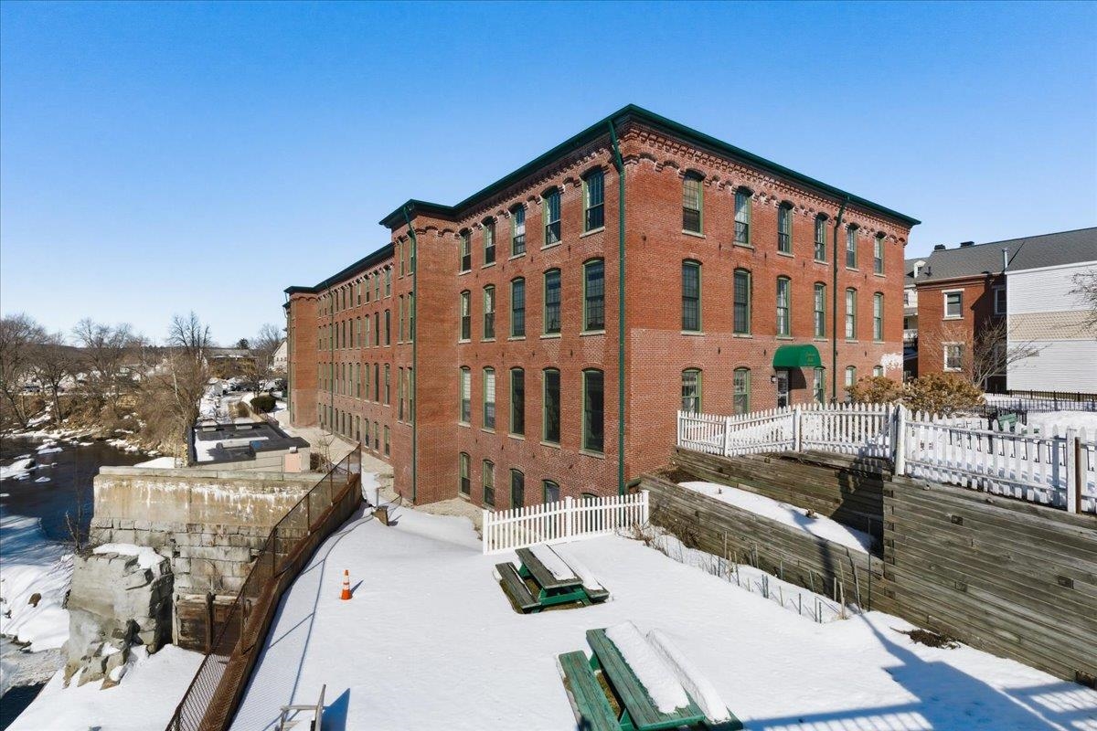 100 Main St, Pembroke, NH 03275