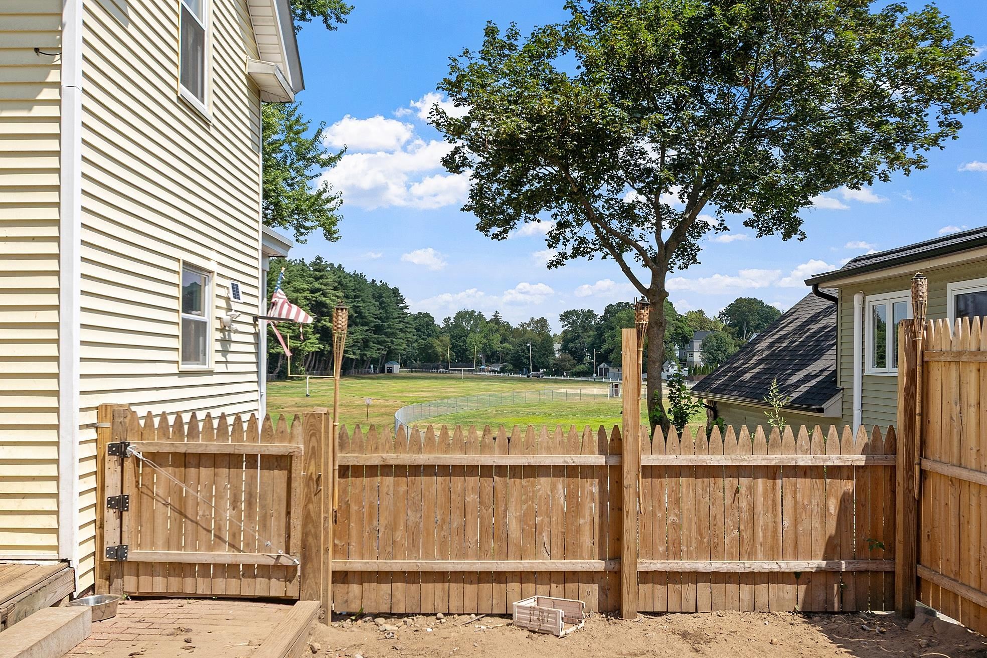 14 Artillery Ln, Nashua, NH 03064