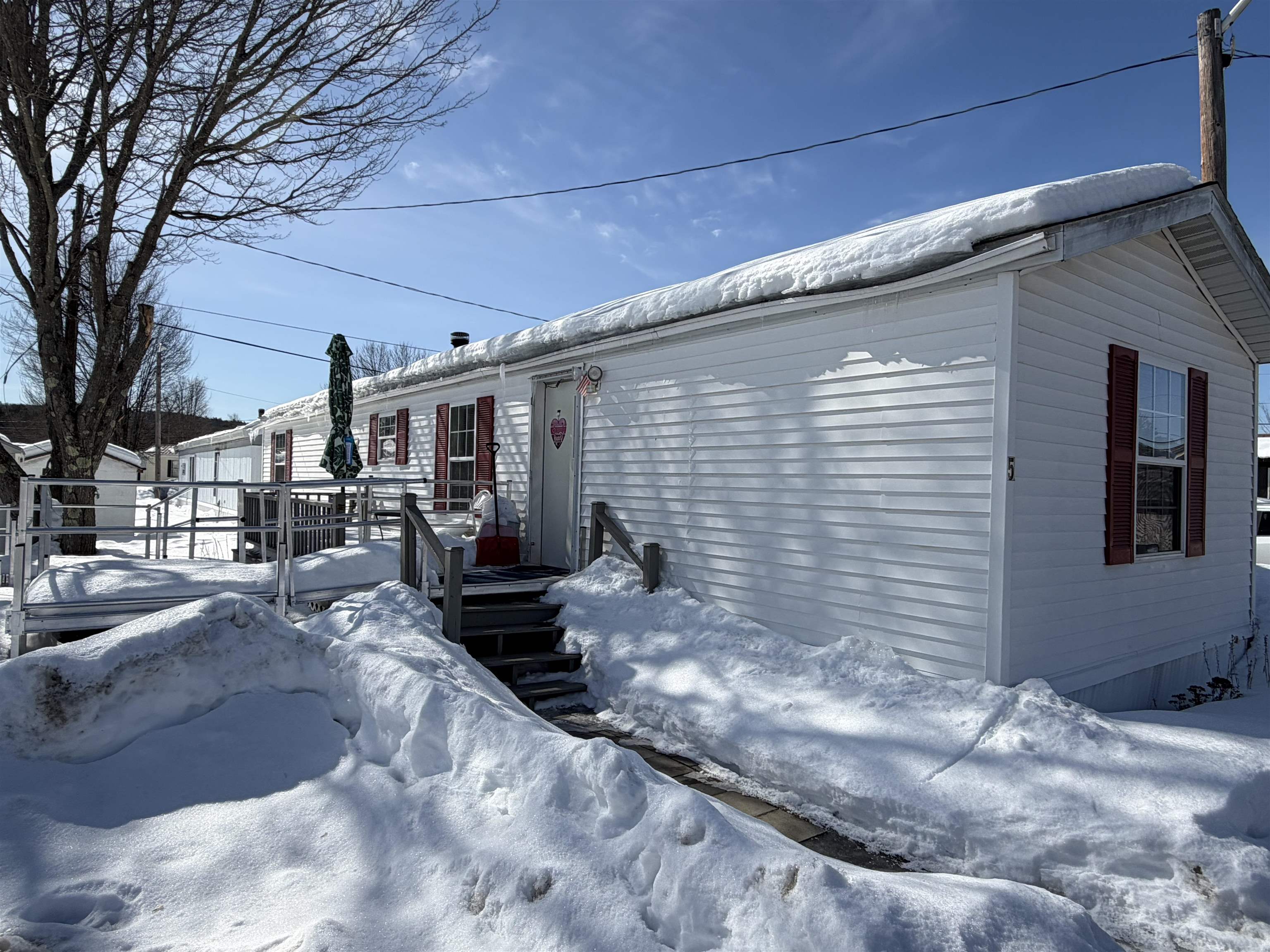 5 Coreys Mobile Home Pk, Littleton, NH 03561