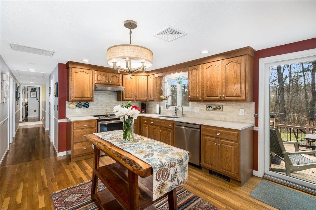 21 Berry Rd, Derry, NH 03038