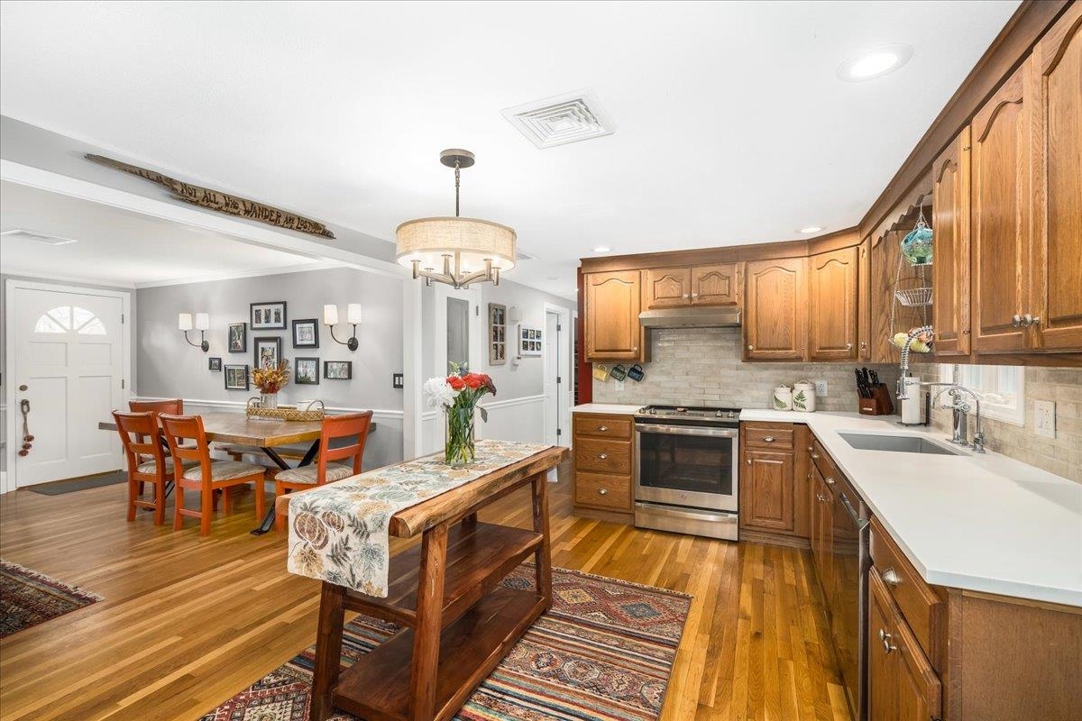 21 Berry Rd, Derry, NH 03038