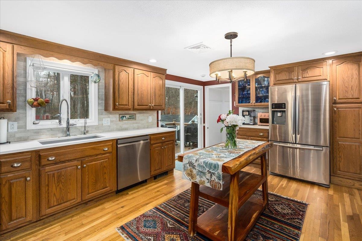 21 Berry Rd, Derry, NH 03038