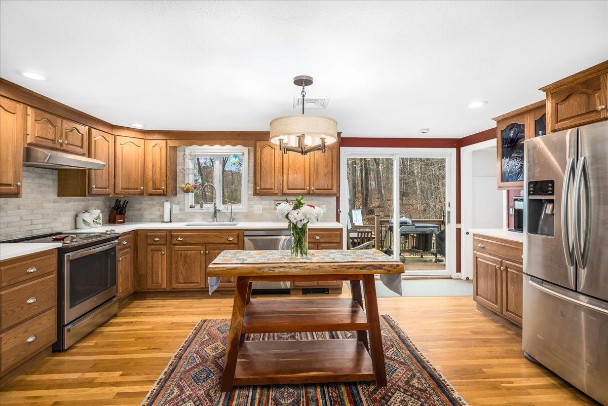 21 Berry Rd, Derry, NH 03038