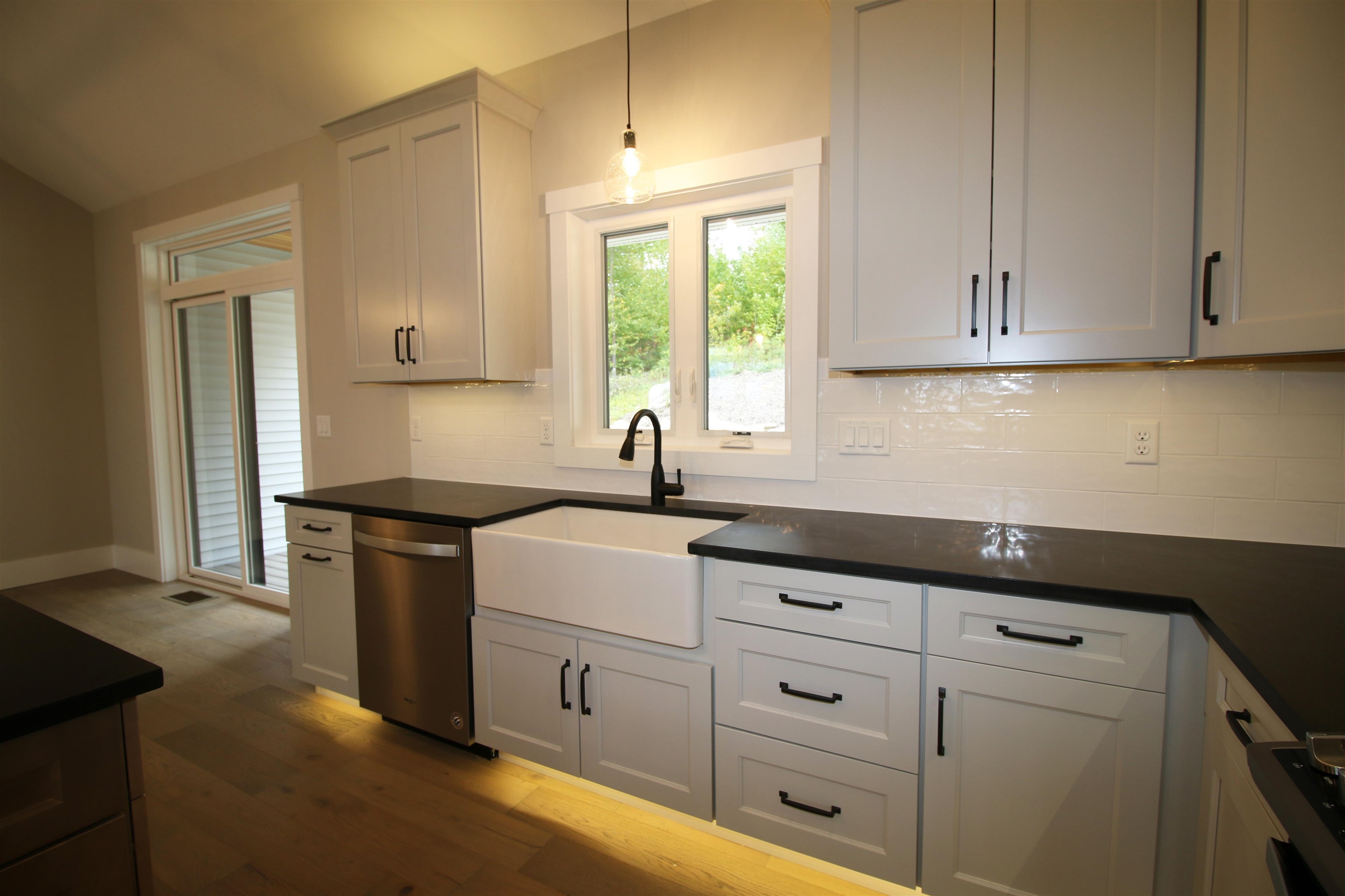 427 Grady Ln, Pembroke, NH 03275