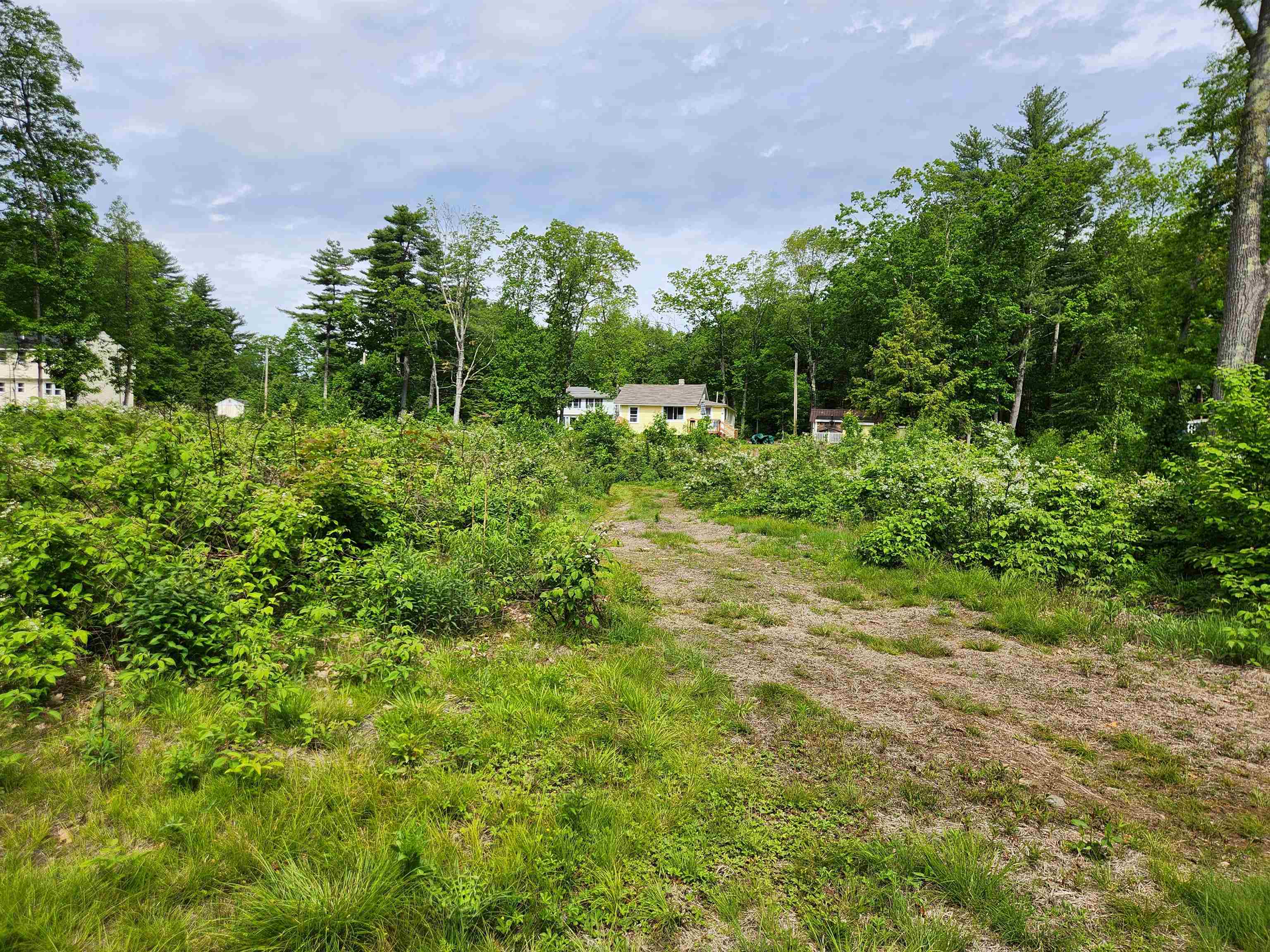19 Maple Ave, Newton, NH 03858-3107