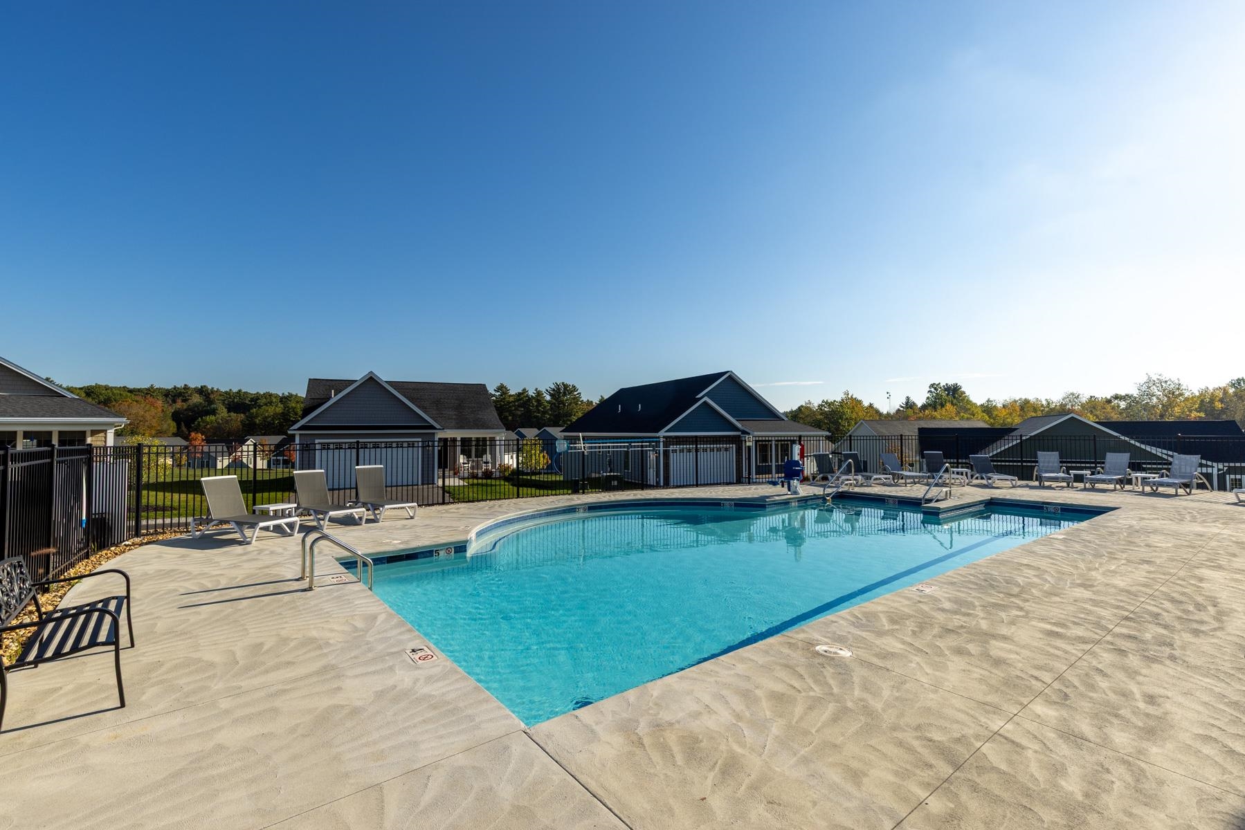 27 Mulberry Ln, Epping, NH 03042