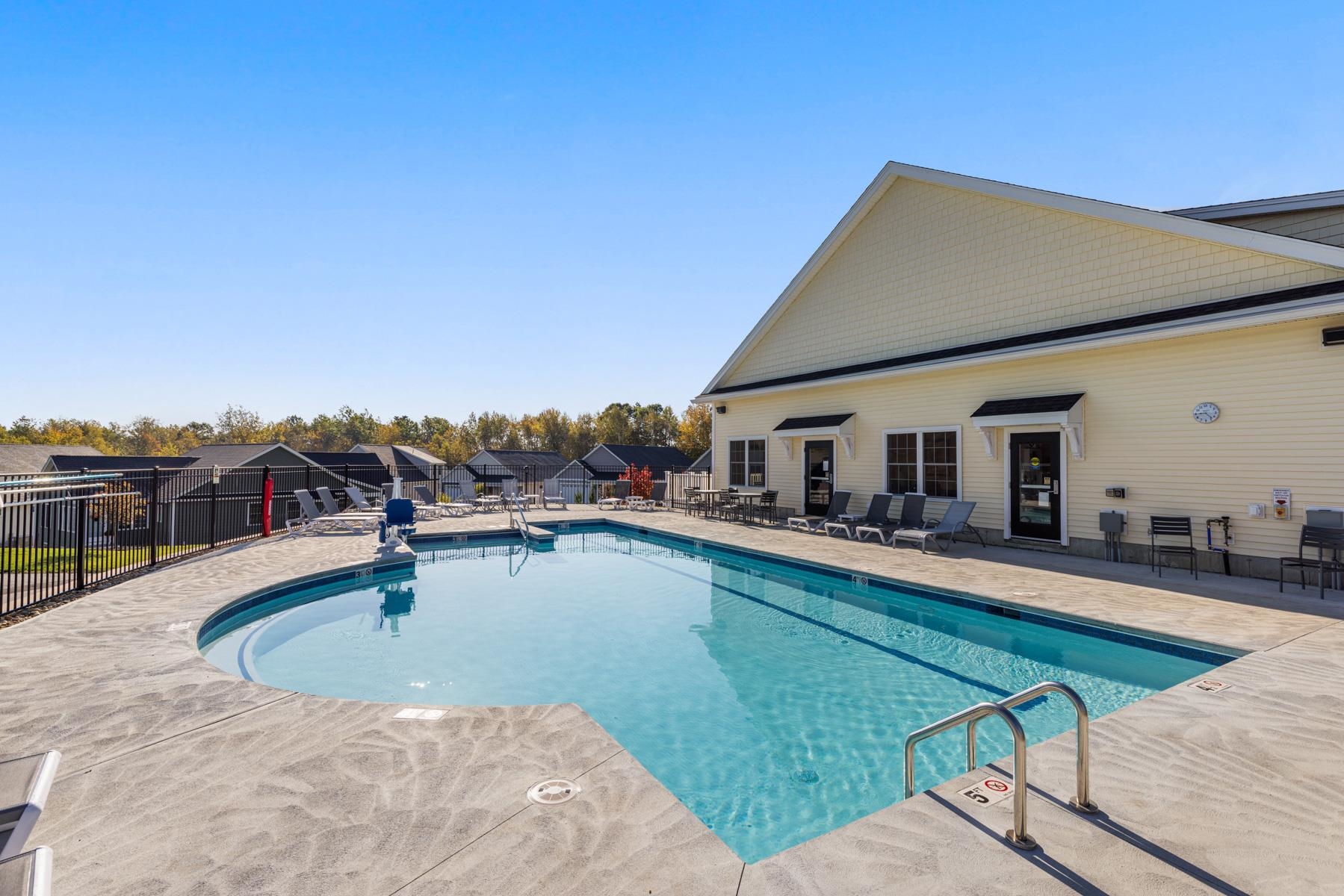 27 Mulberry Ln, Epping, NH 03042