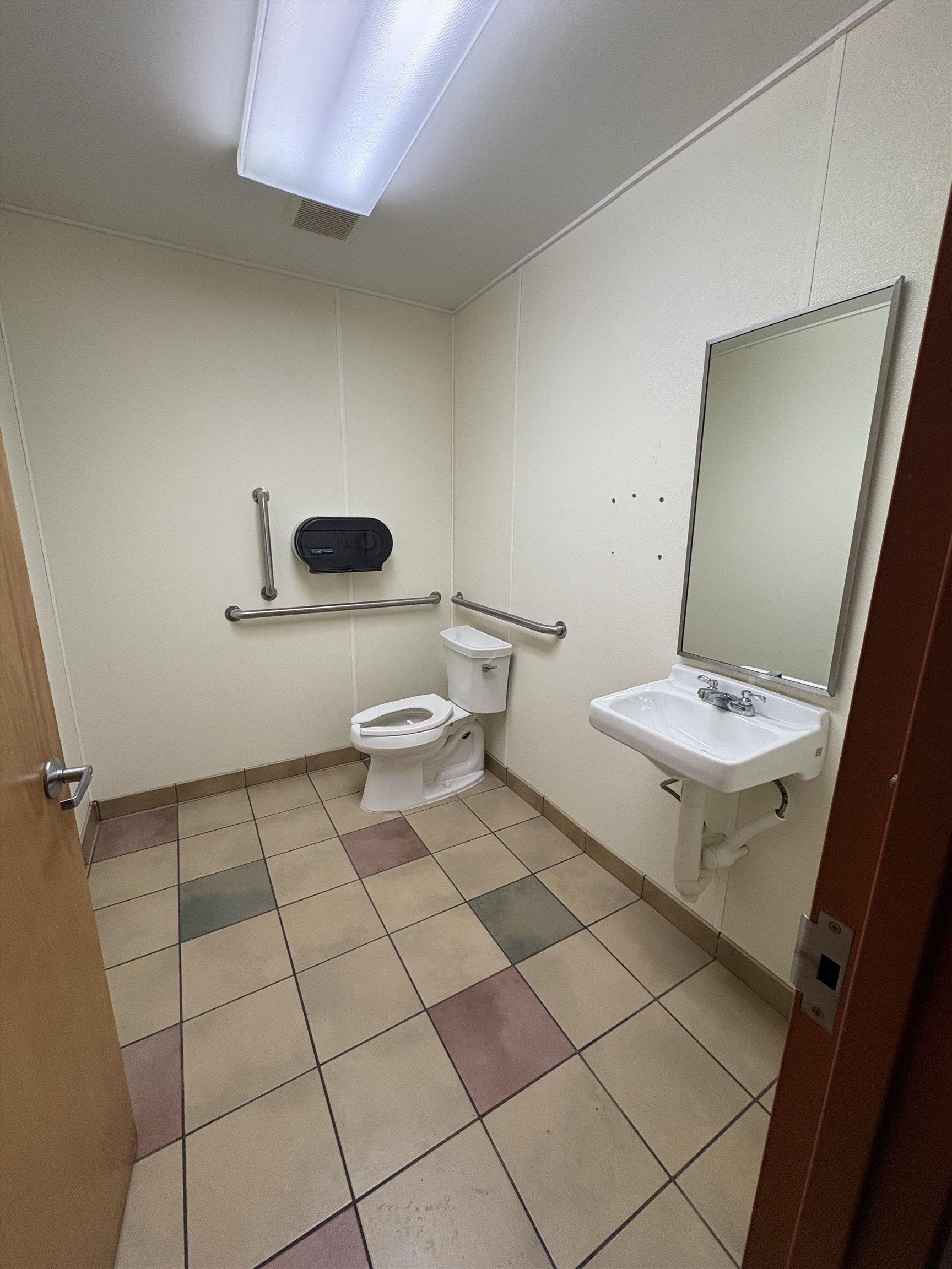 445 Main St, Farmington, NH 03835