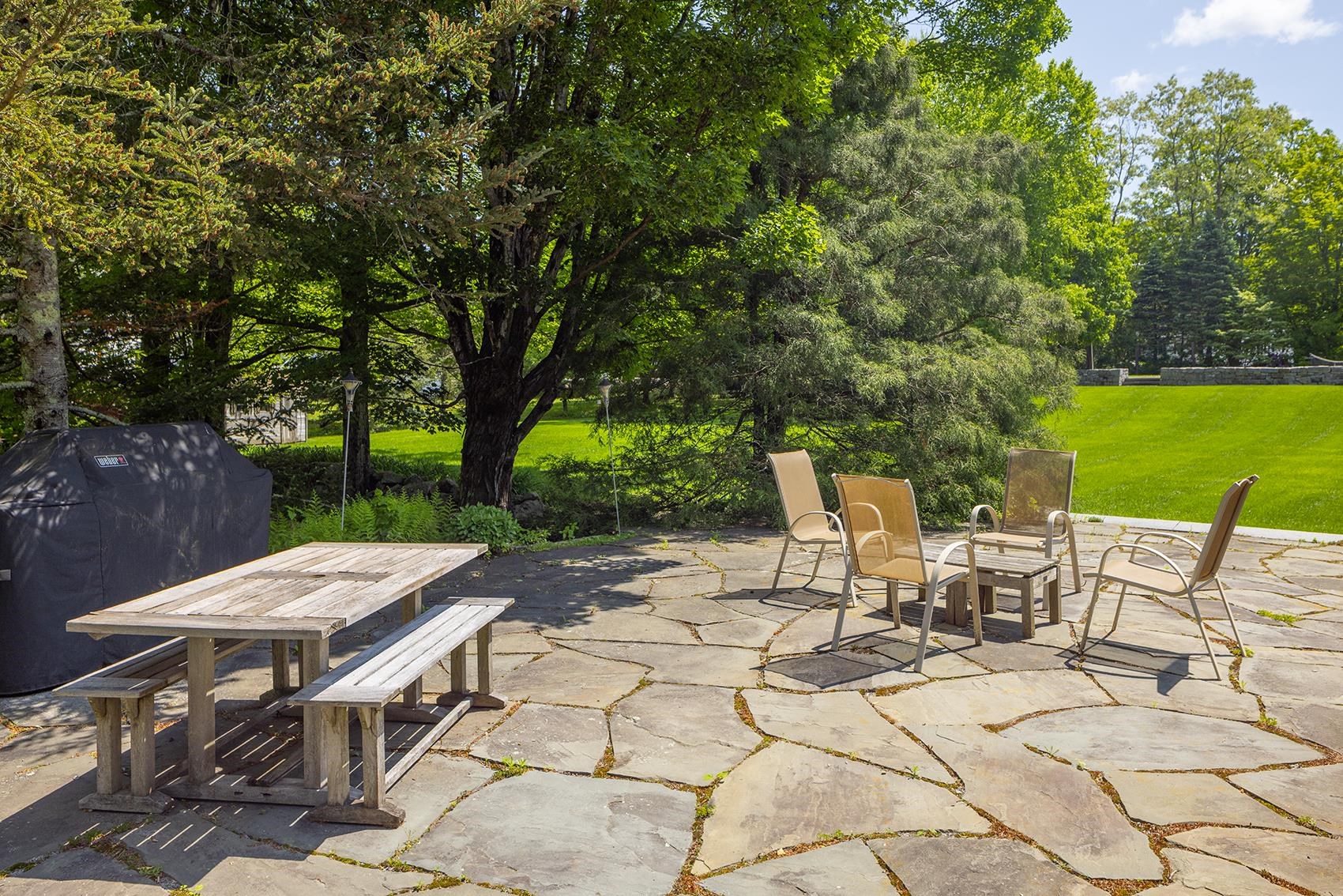 36 Old Henniker Rd, Hopkinton, NH 03229