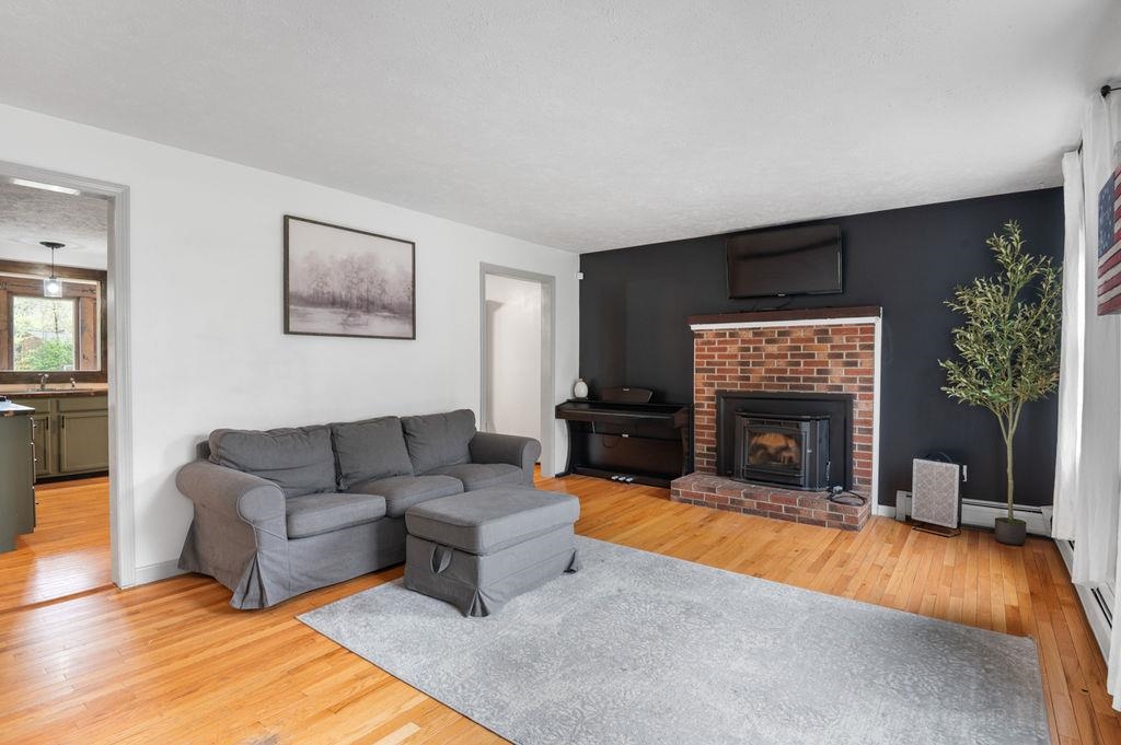 11 Southview Ln, Alton, NH 03810